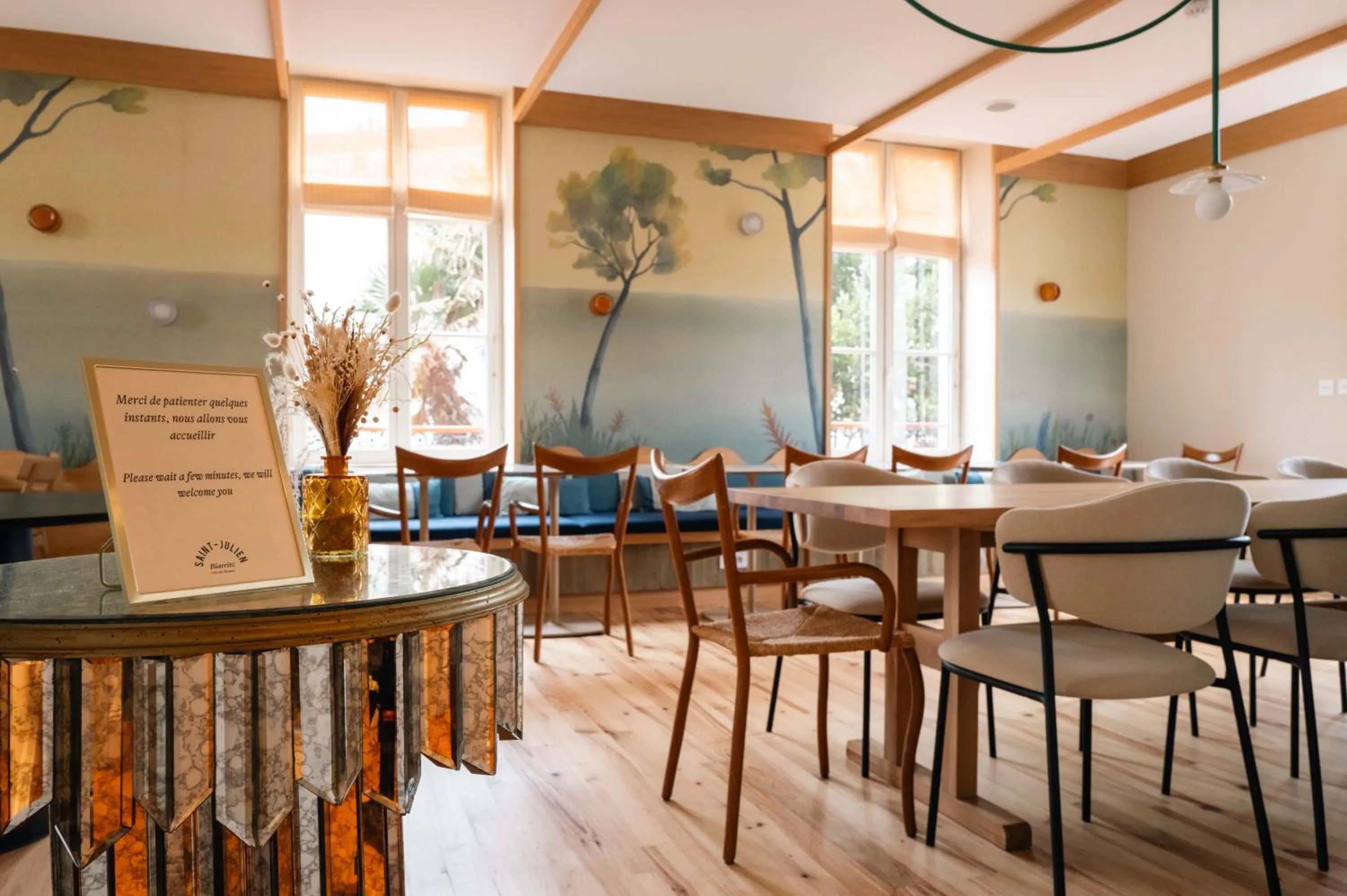 Restaurant/places to eat in Hotel Saint Julien