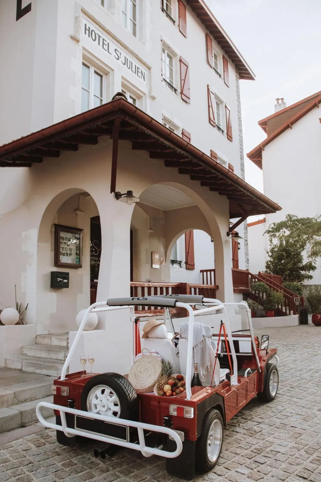 Property building in Hotel Saint Julien