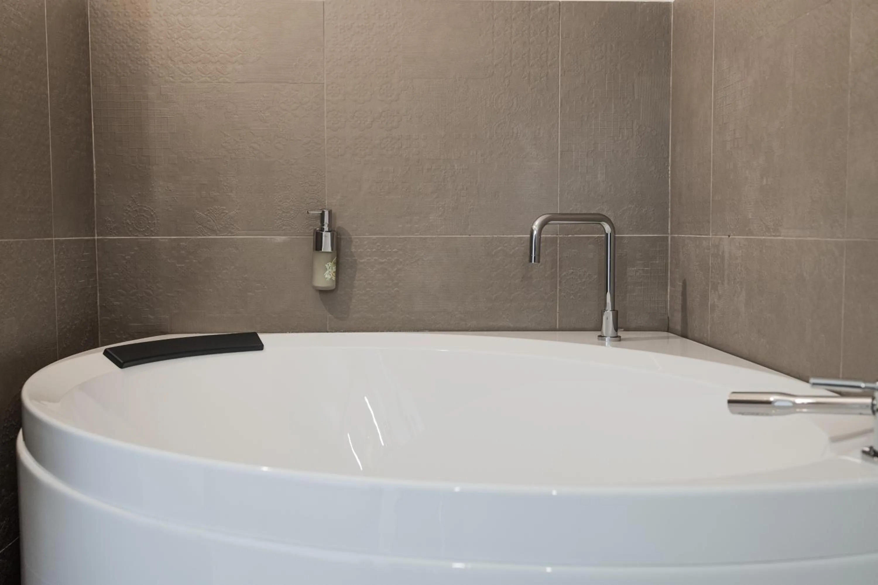 Bath in Hotel Saint Julien