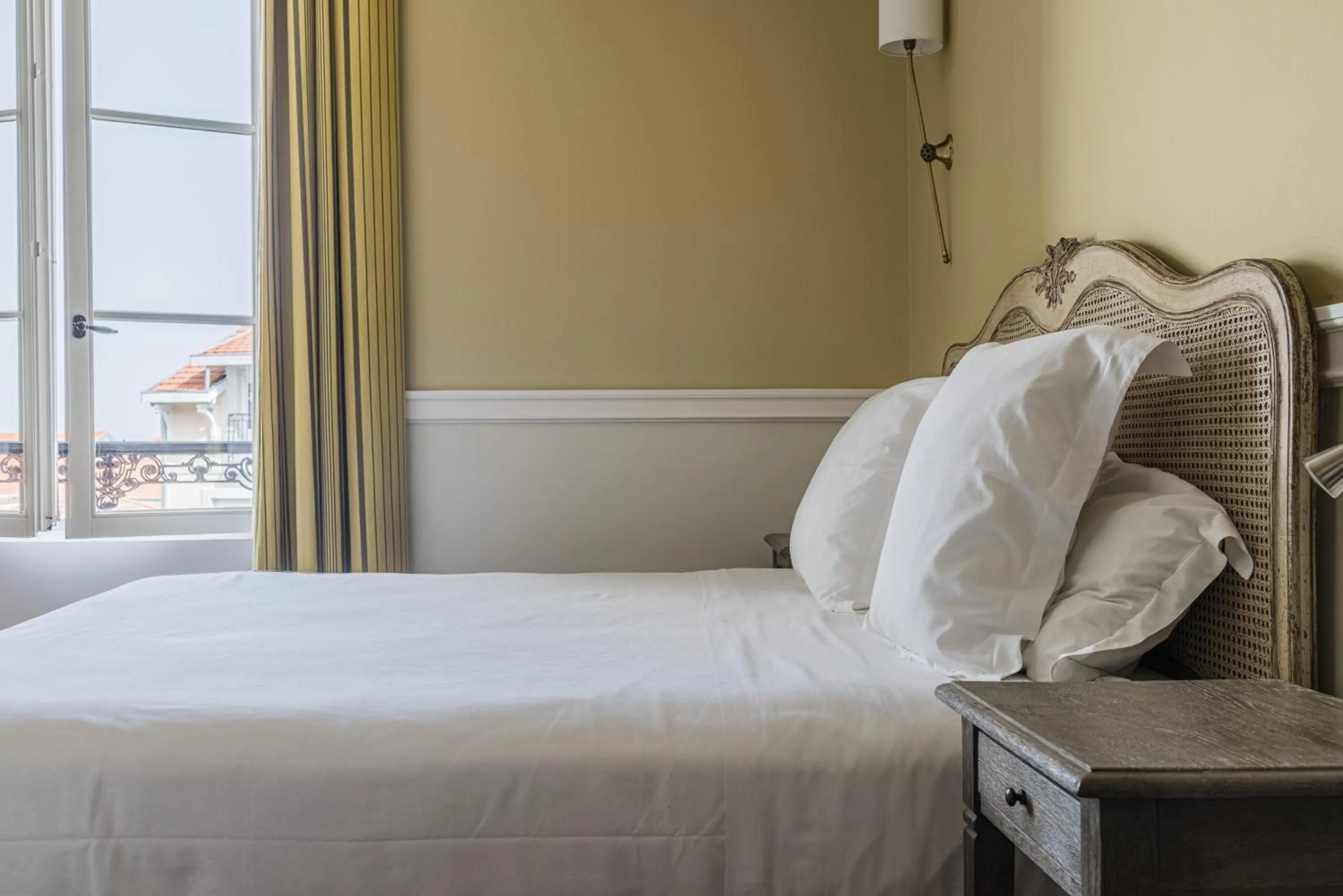 Bed in Hotel Saint Julien