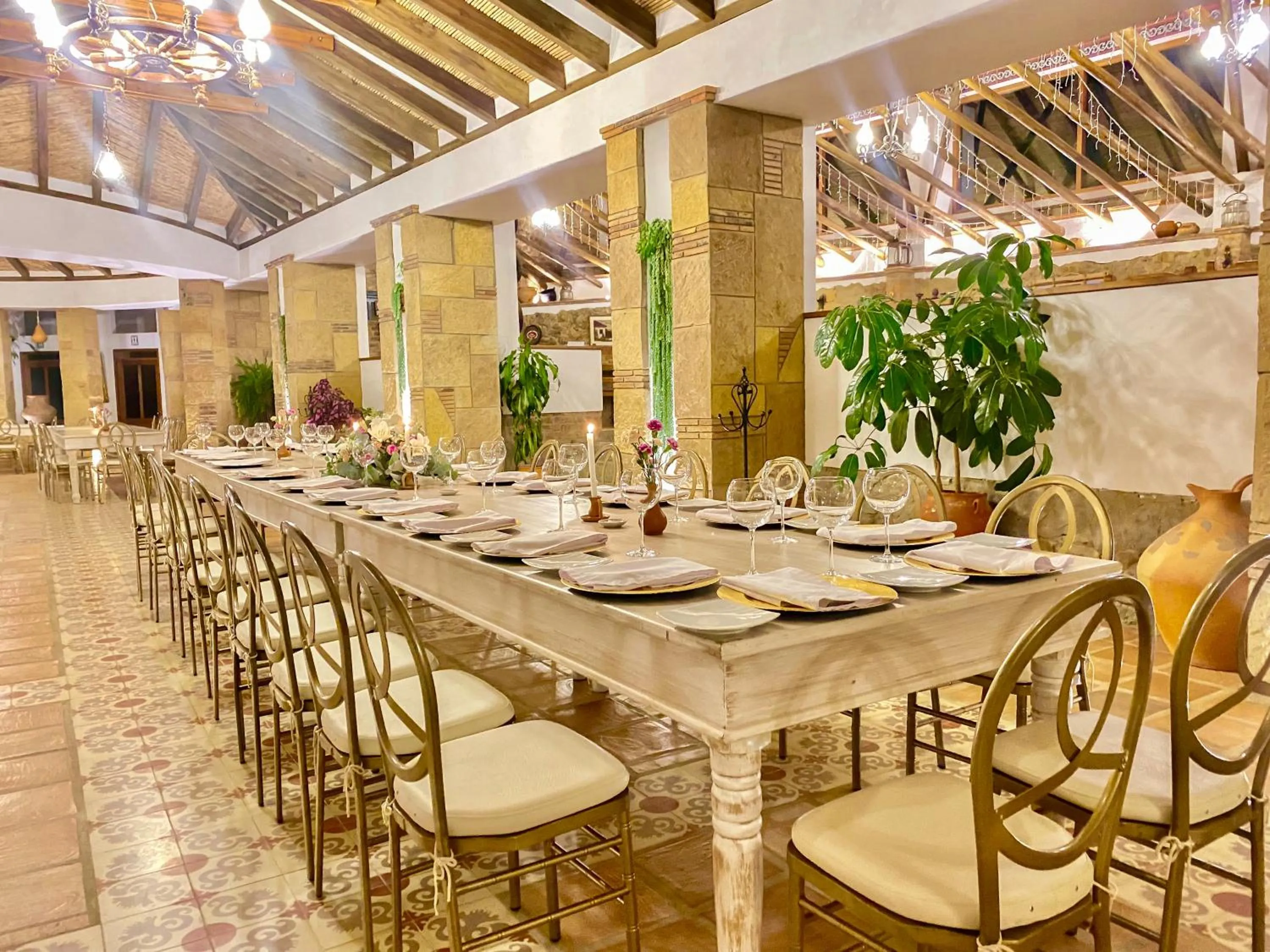 Restaurant/places to eat in Hospederia Centro de Convenciones Duruelo