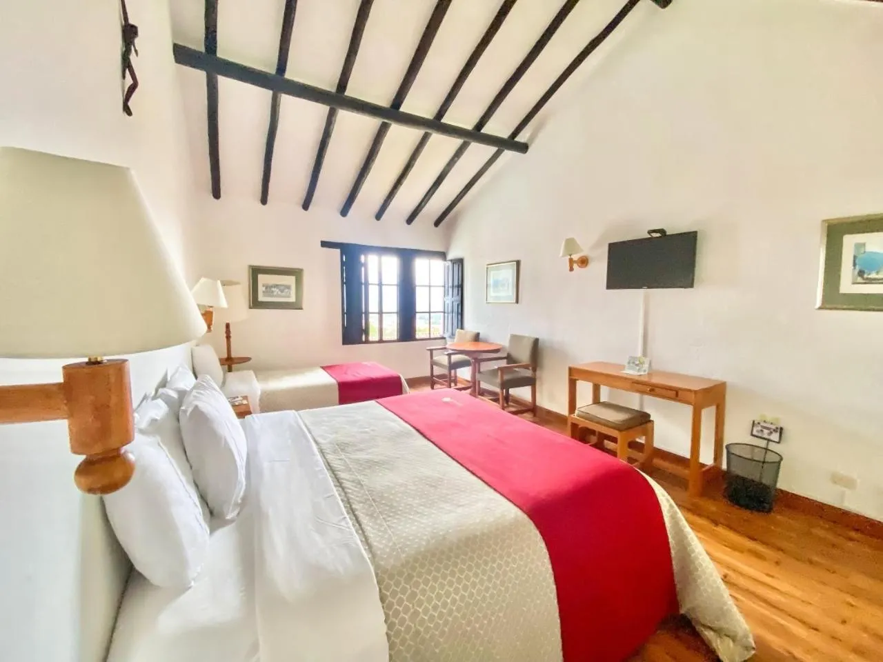 Photo of the whole room, Bed in Hospederia Centro de Convenciones Duruelo