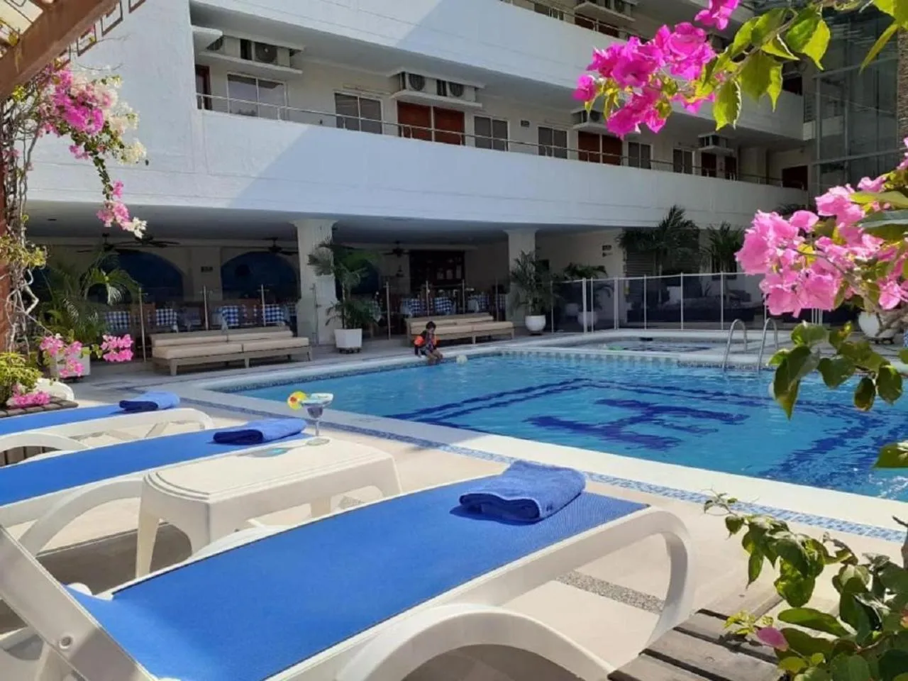 Swimming pool in Hotel Tayrona Rodadero