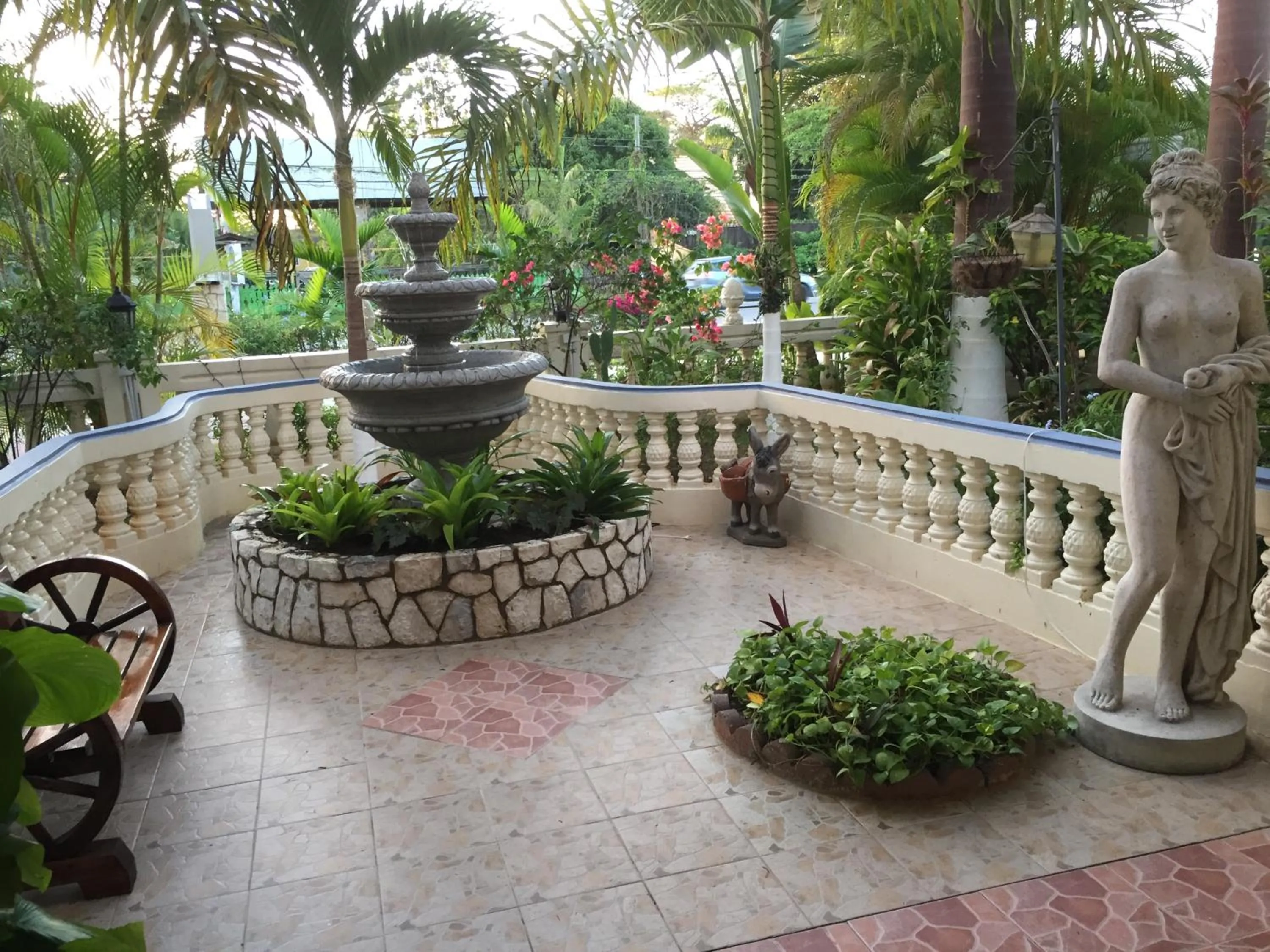 Garden in Rayon Hotel