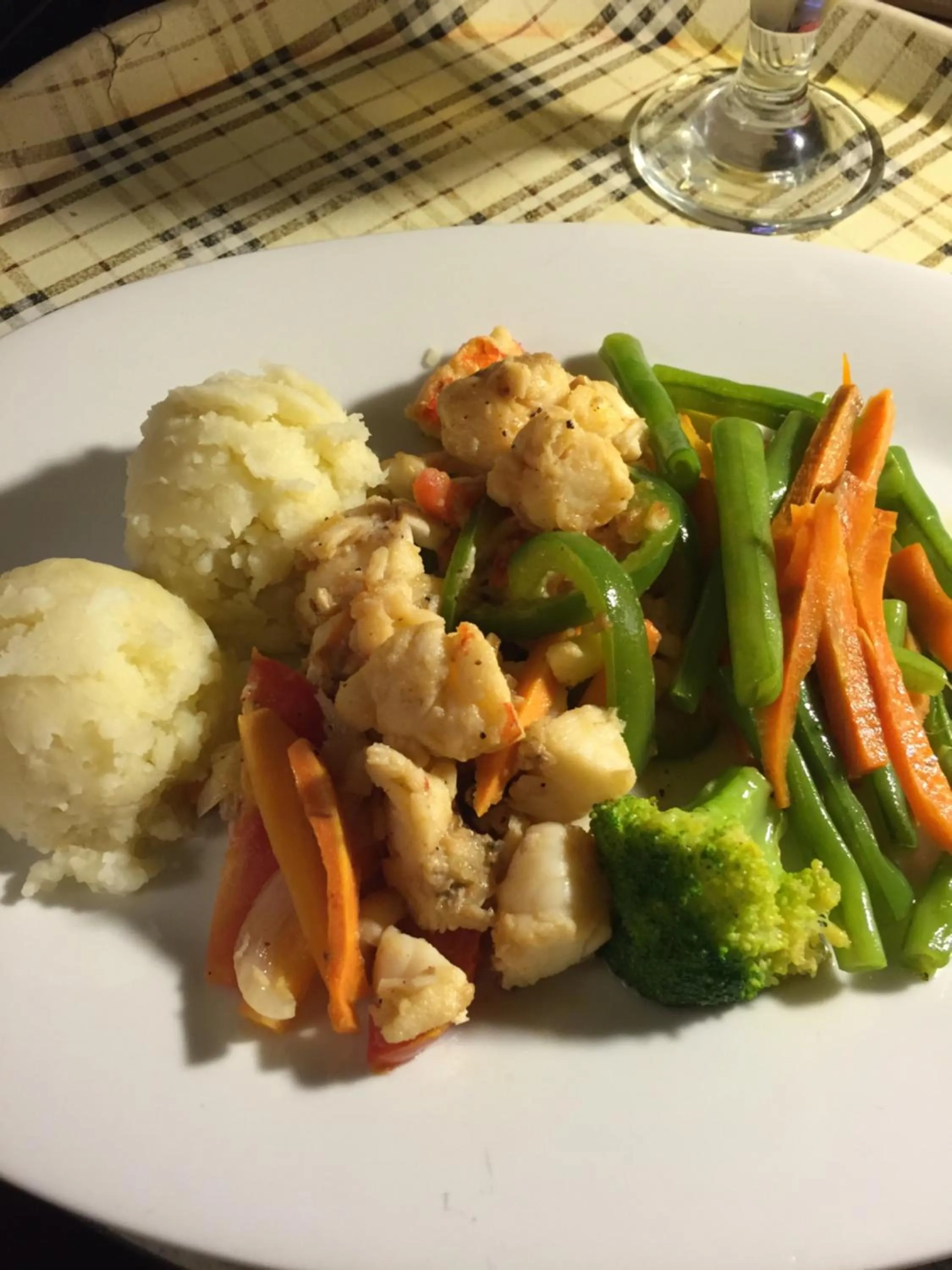 Restaurant/places to eat in Rayon Hotel