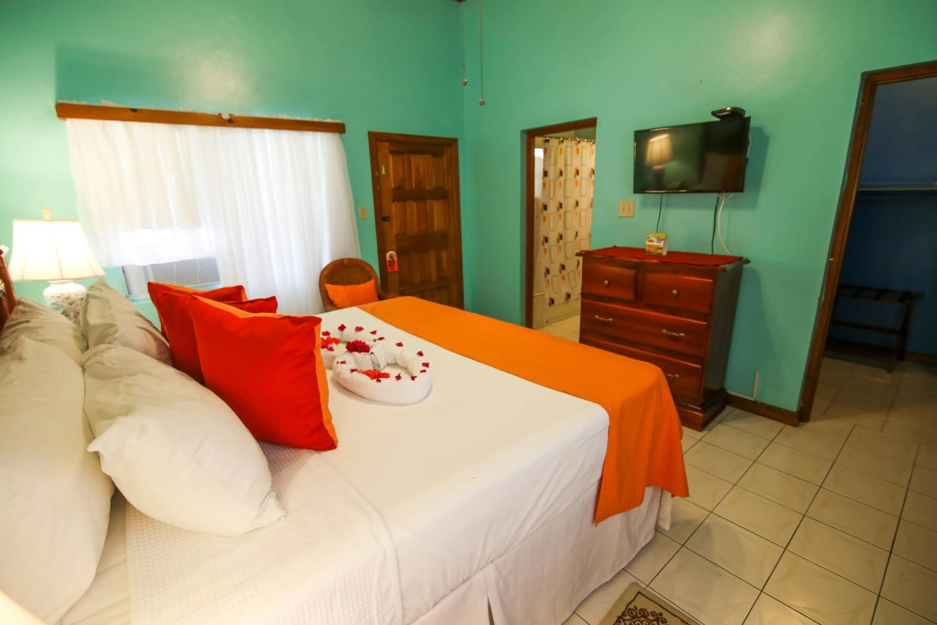 Photo of the whole room, Bed in Rayon Hotel