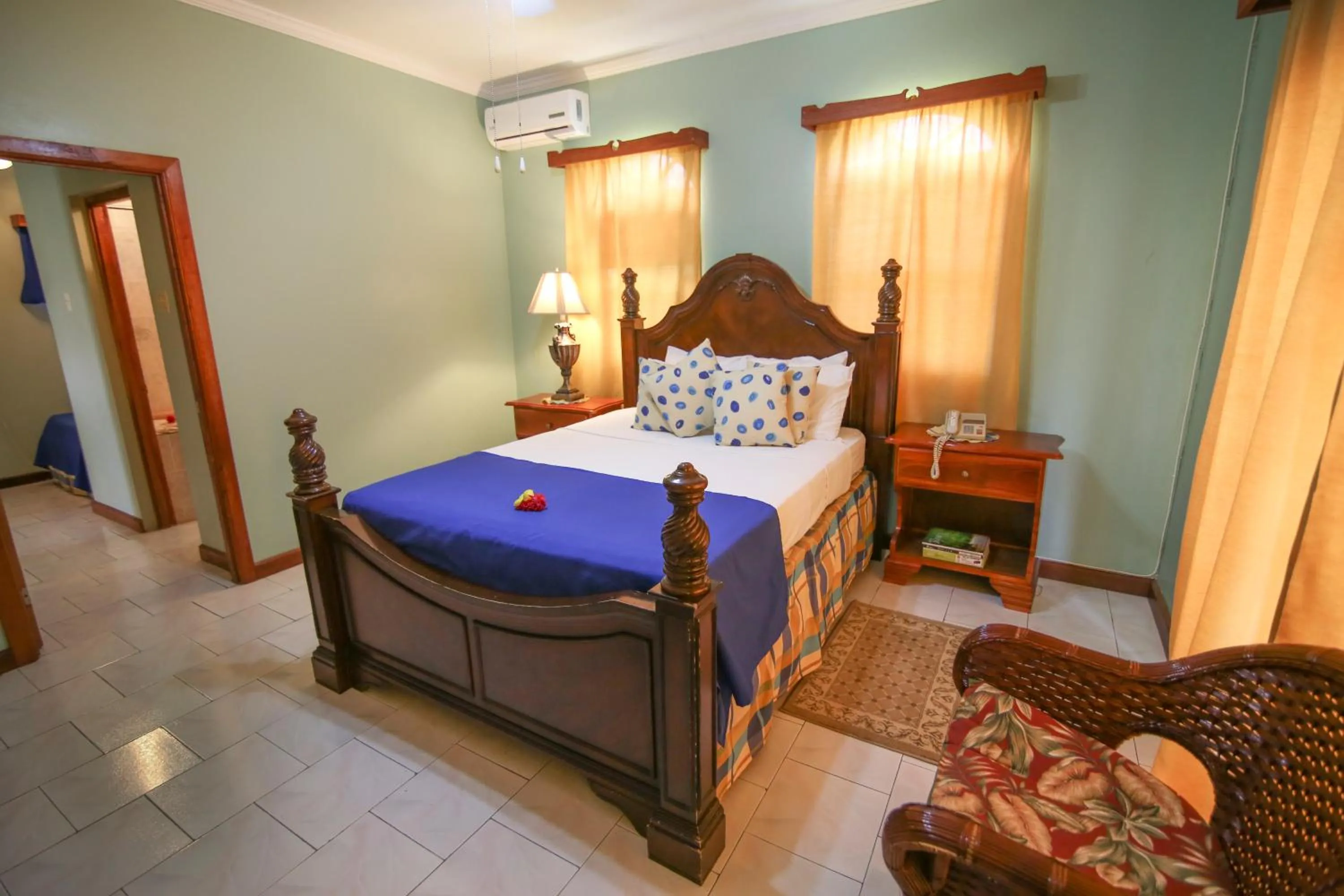 Photo of the whole room, Bed in Rayon Hotel