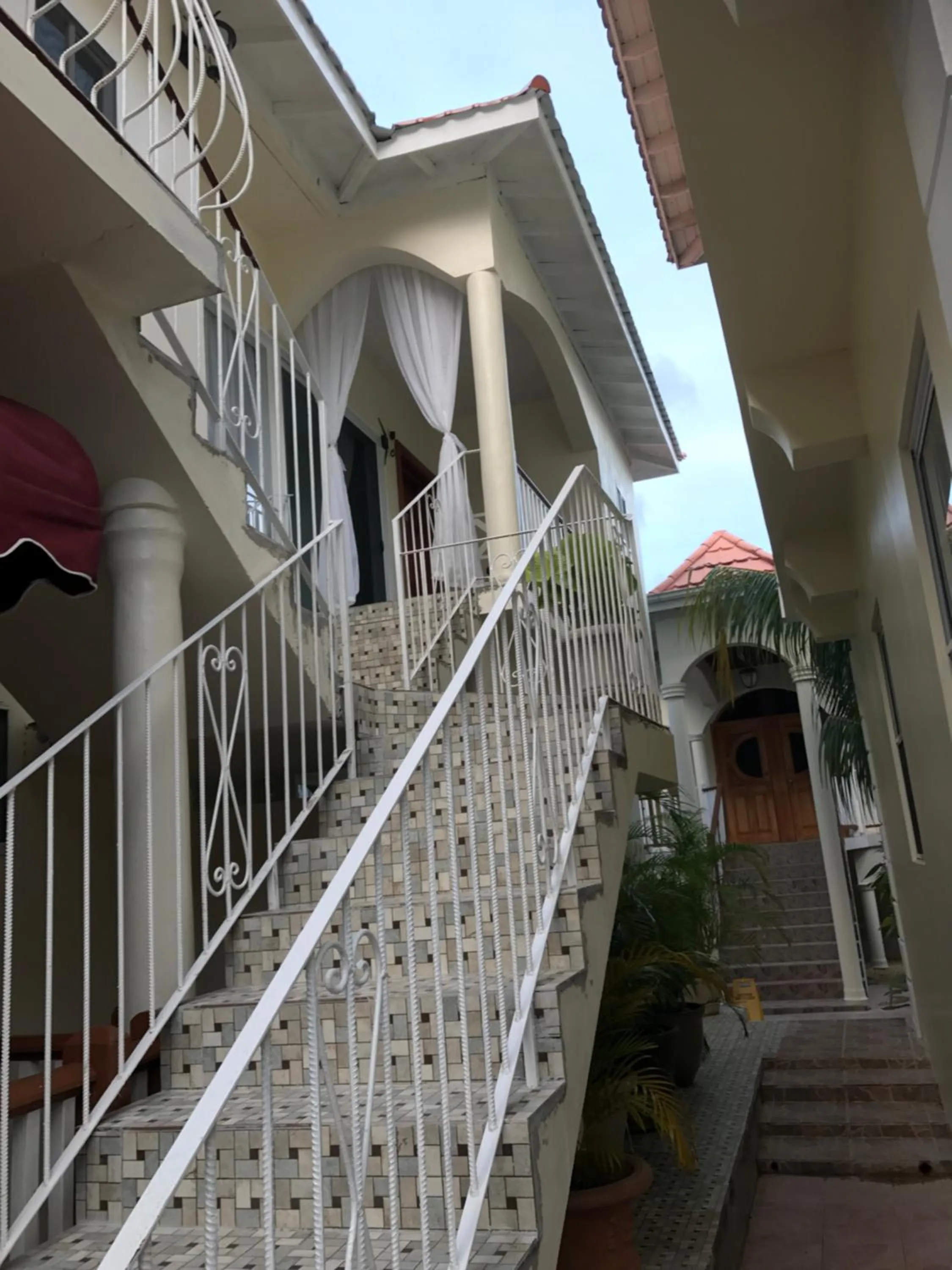 Facade/entrance in Rayon Hotel