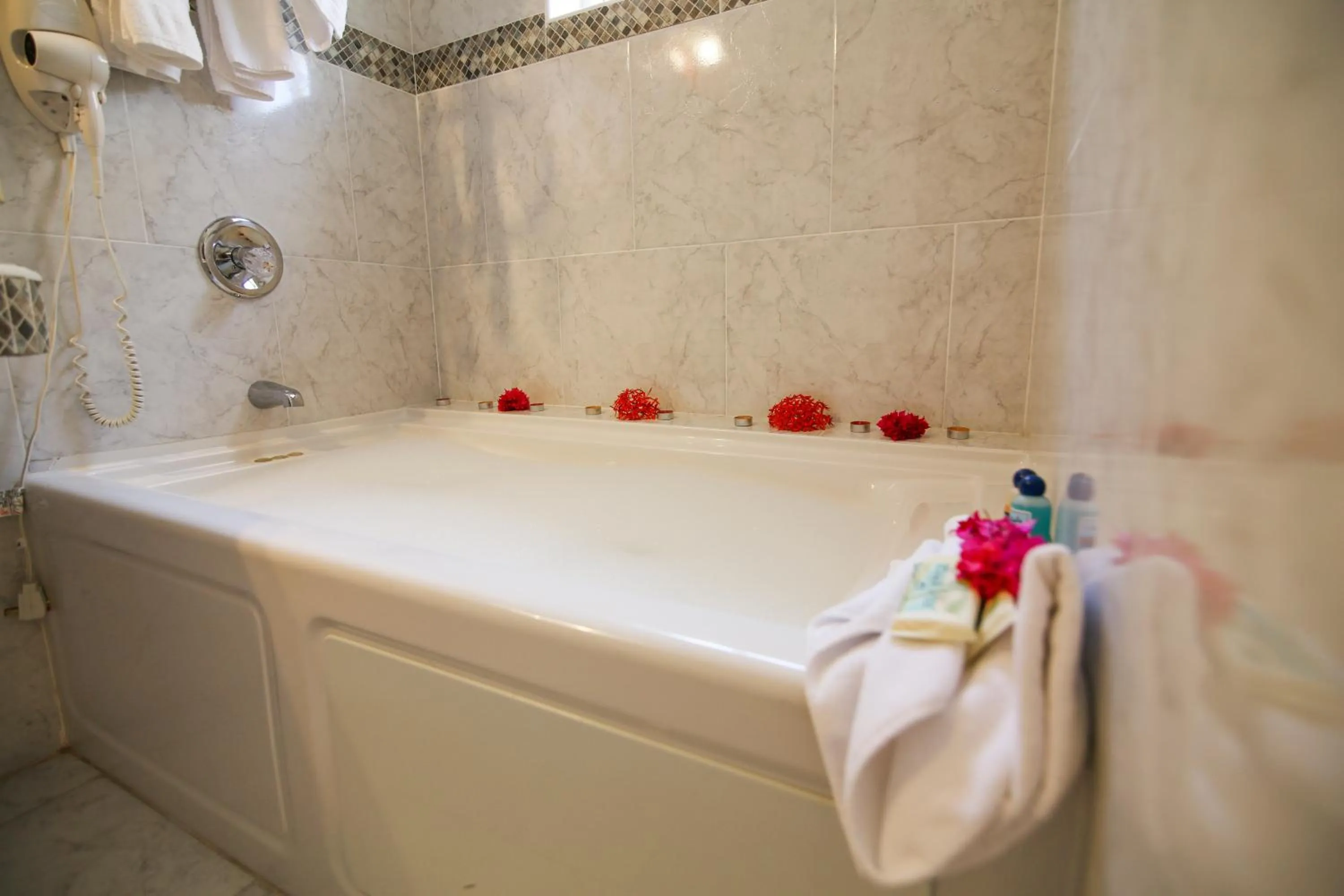 Hot Tub in Rayon Hotel