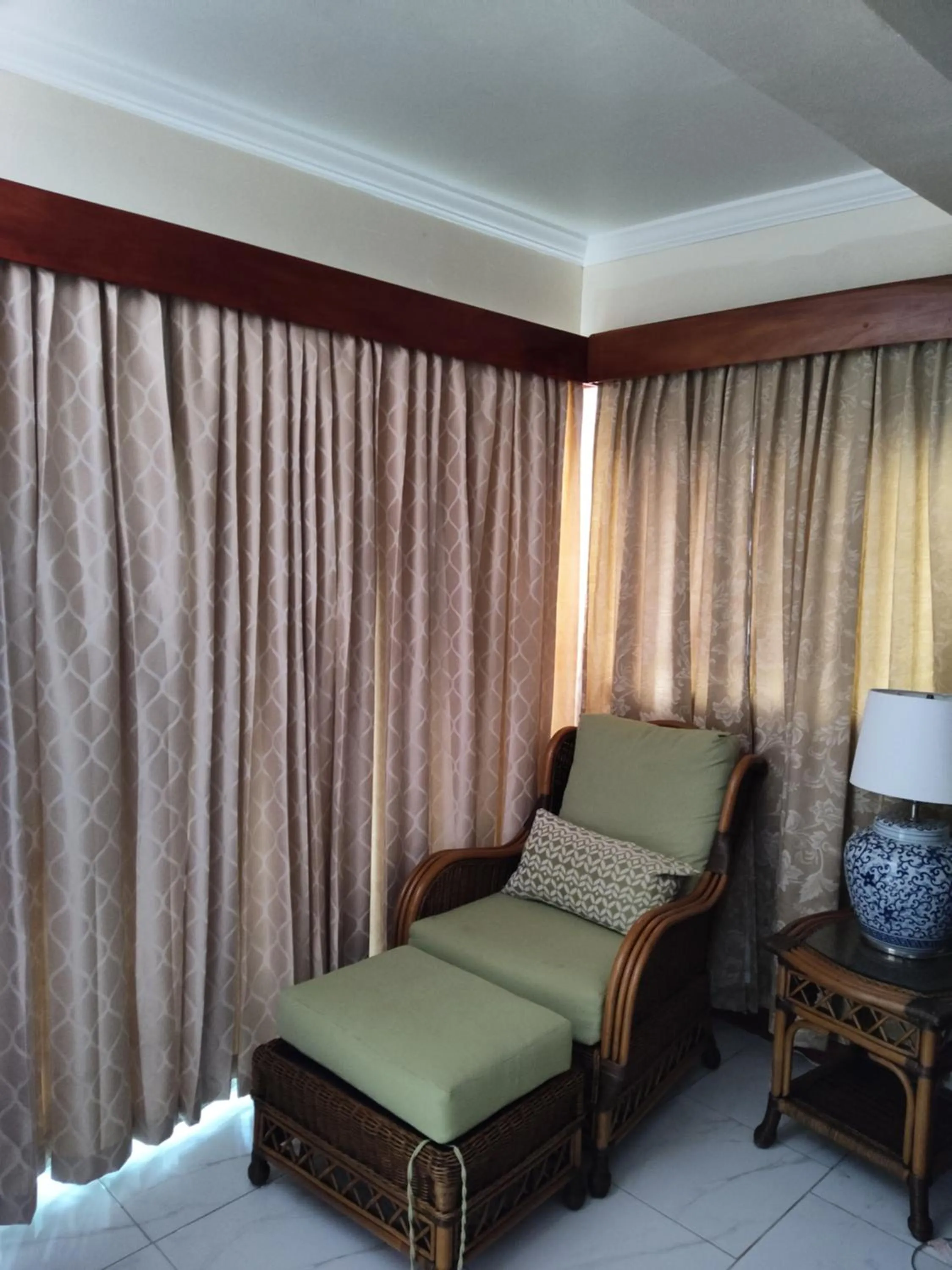 Seating area in Rayon Hotel