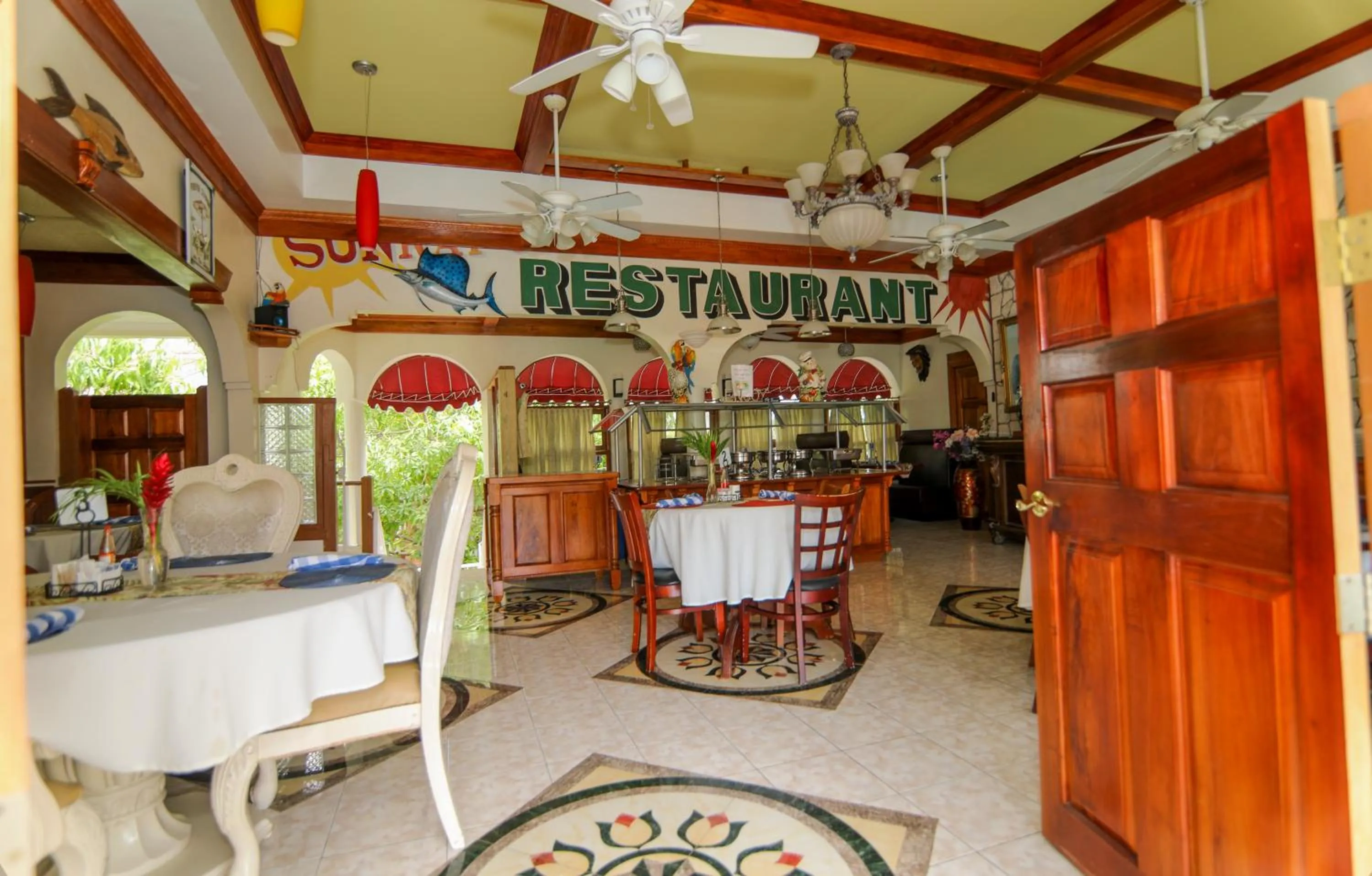 Restaurant/places to eat in Rayon Hotel