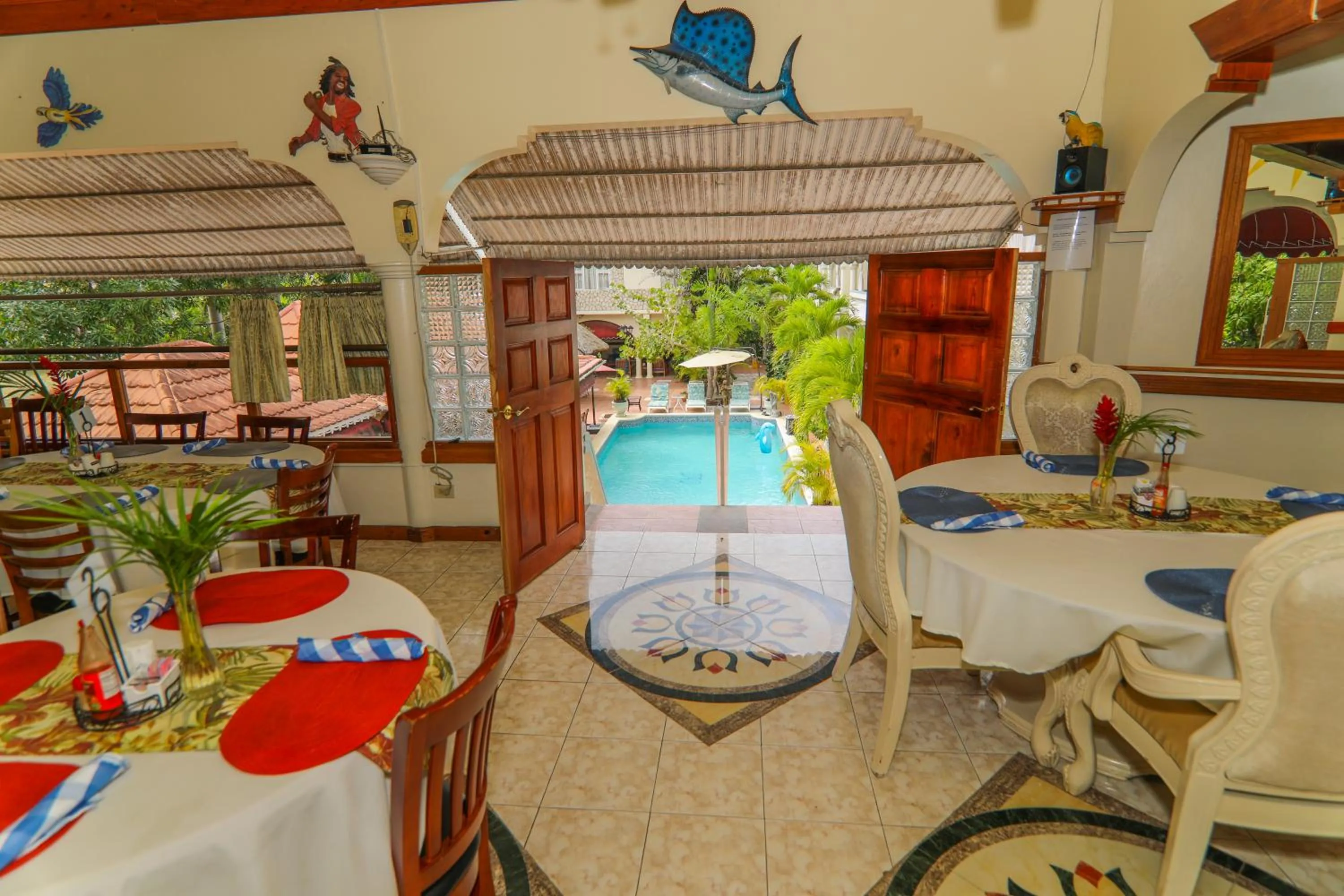 Restaurant/places to eat in Rayon Hotel