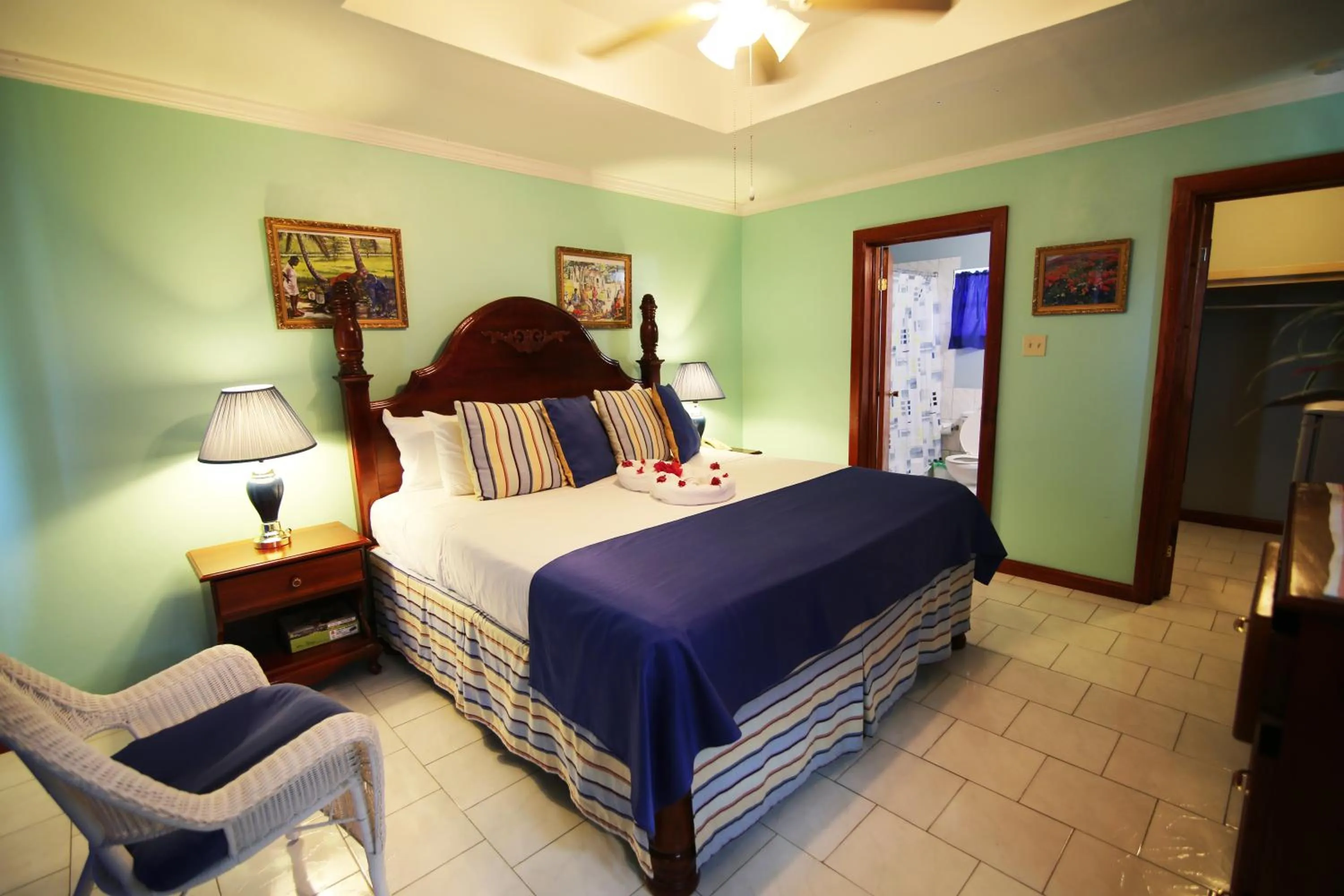 Photo of the whole room, Bed in Rayon Hotel