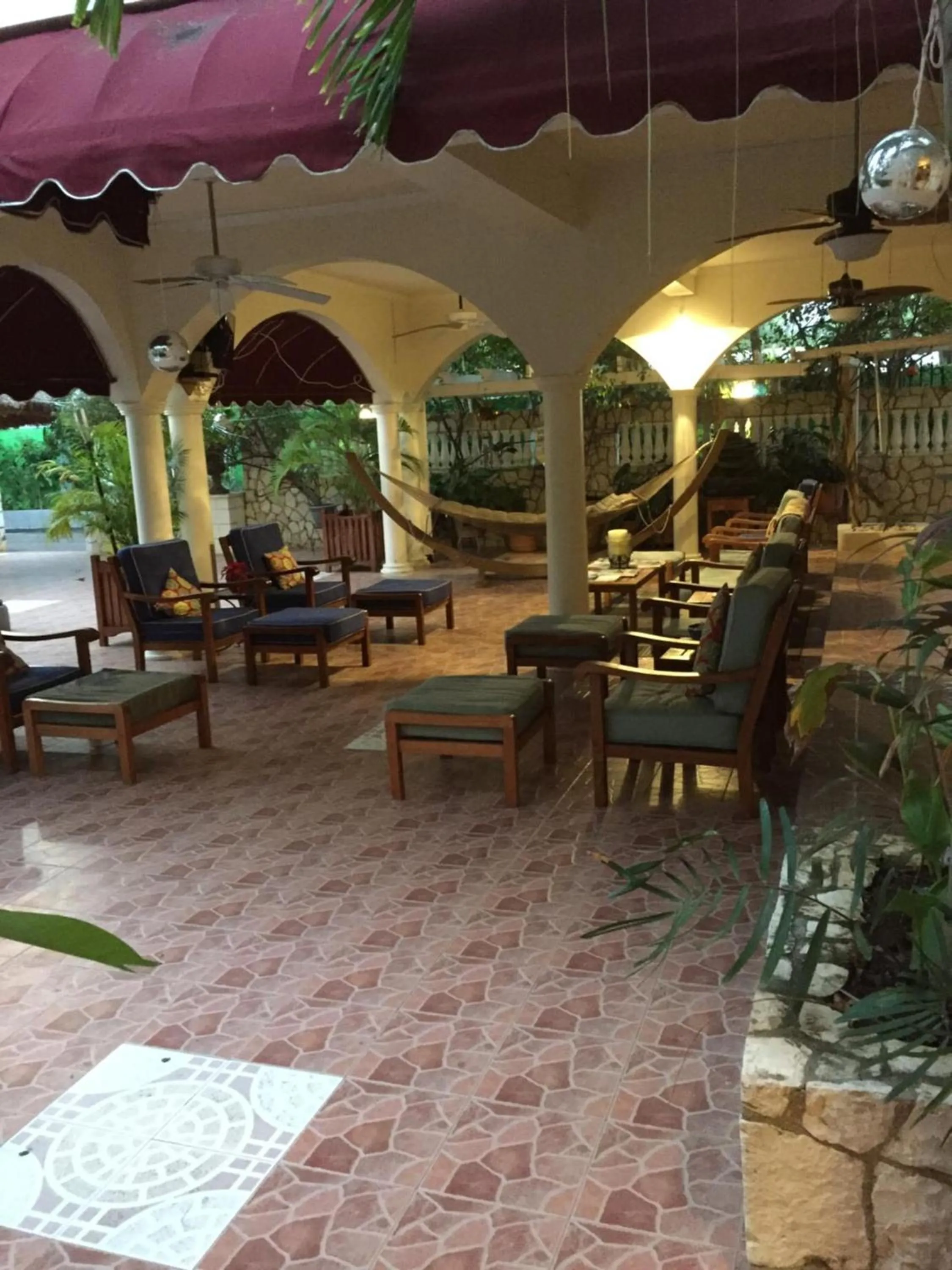 Communal lounge/ TV room in Rayon Hotel