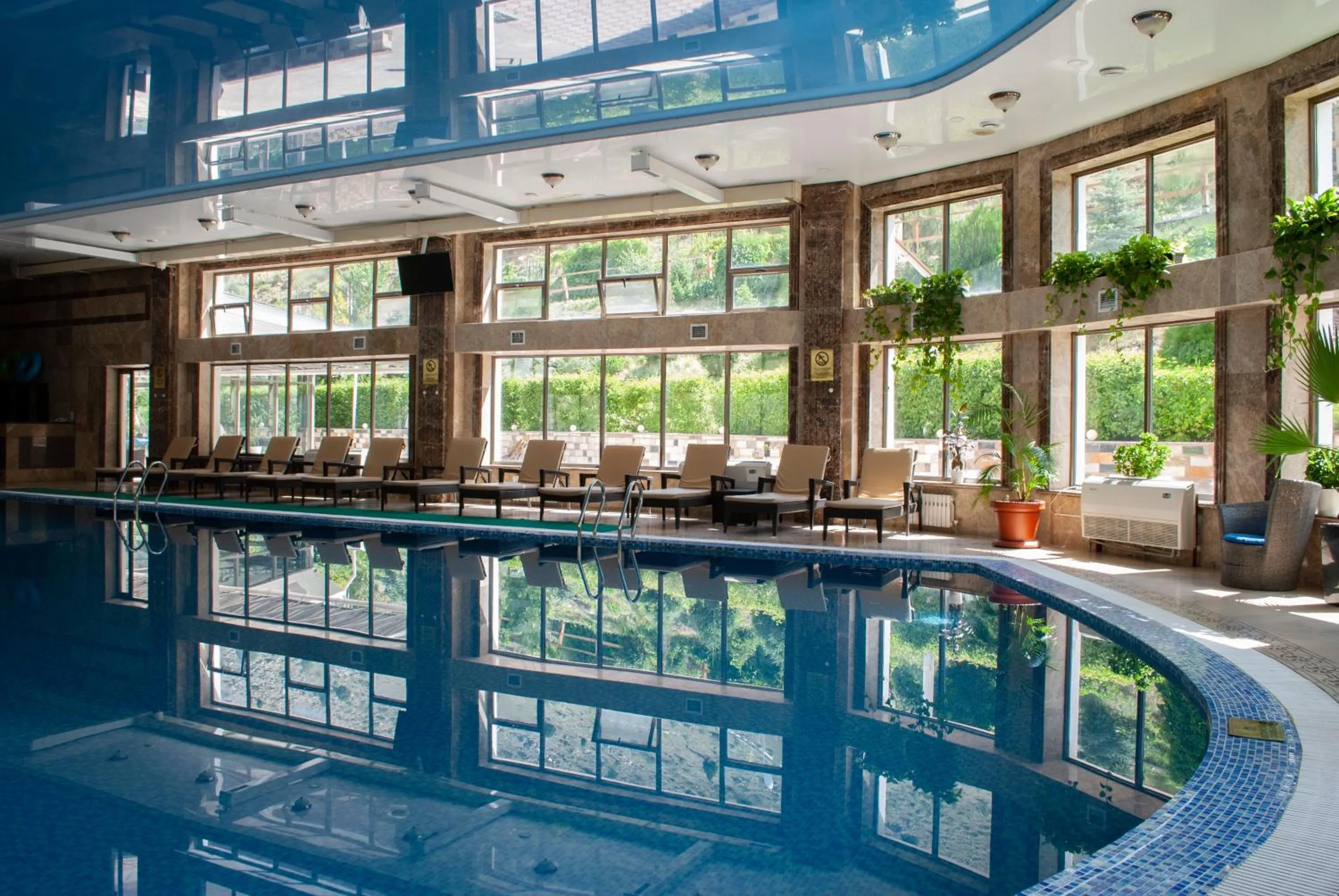 Swimming pool in Jannat Resort