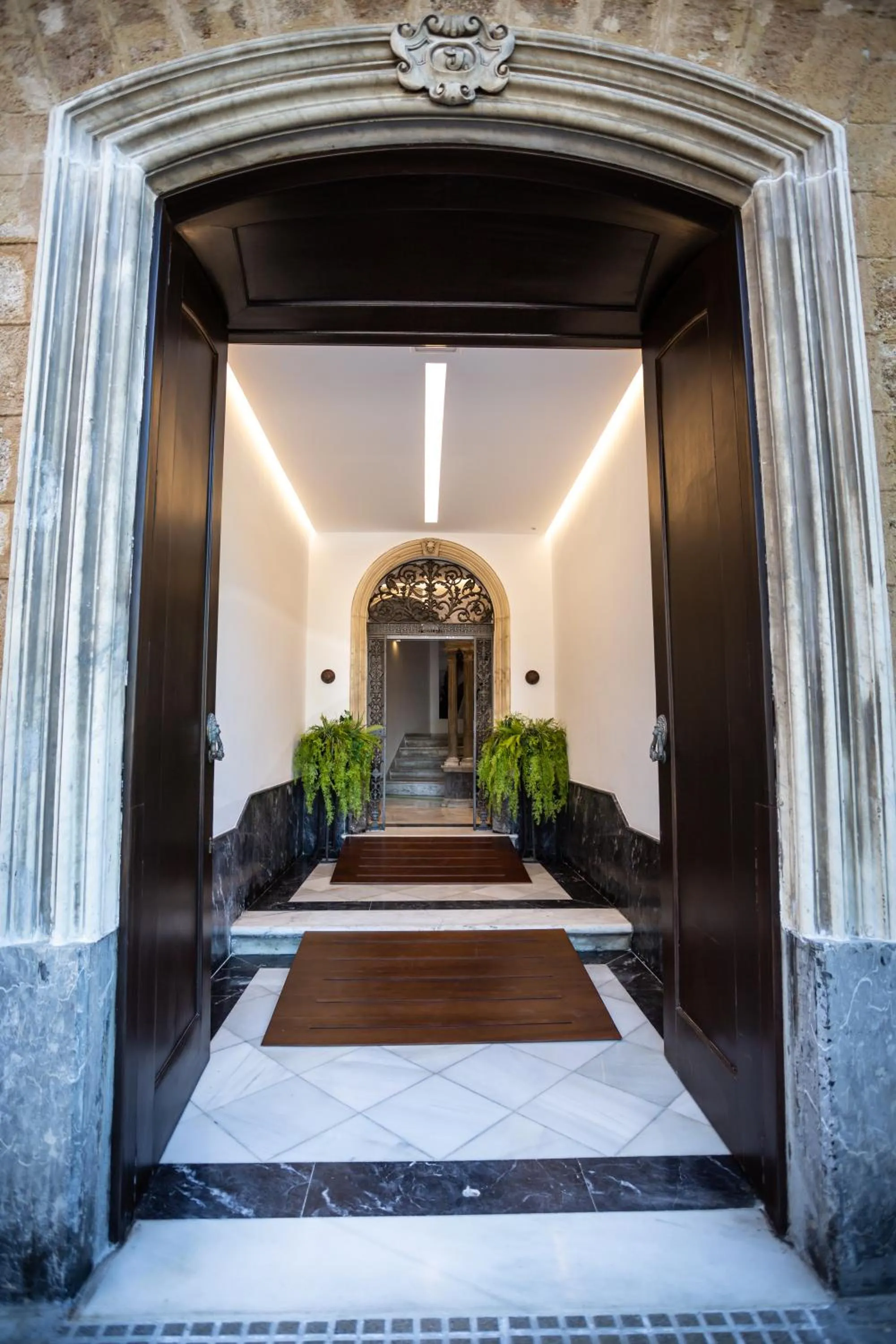 Facade/entrance in Plazuela del Carbón Suites