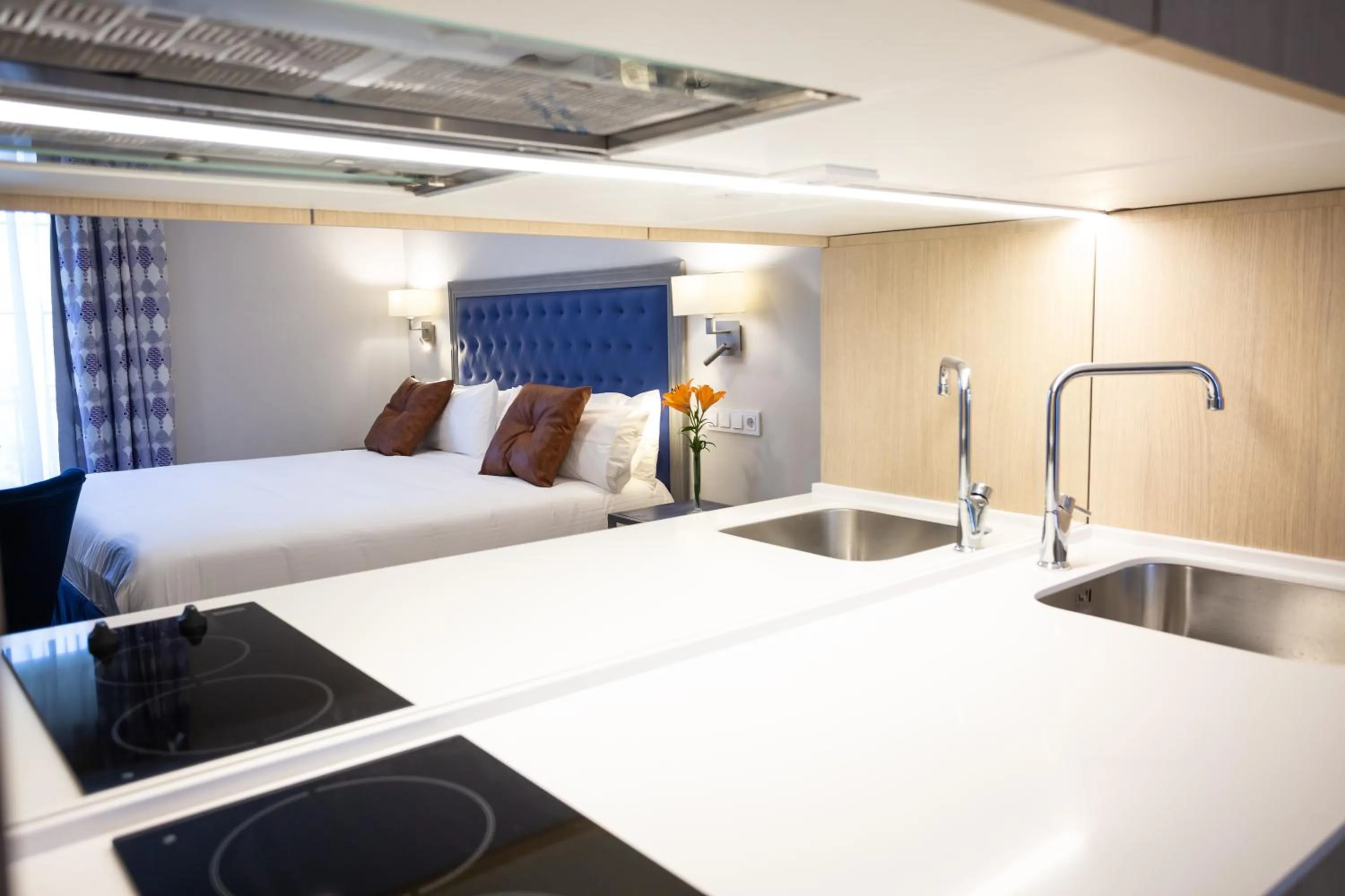 Kitchen or kitchenette, Bed in Plazuela del Carbón Suites