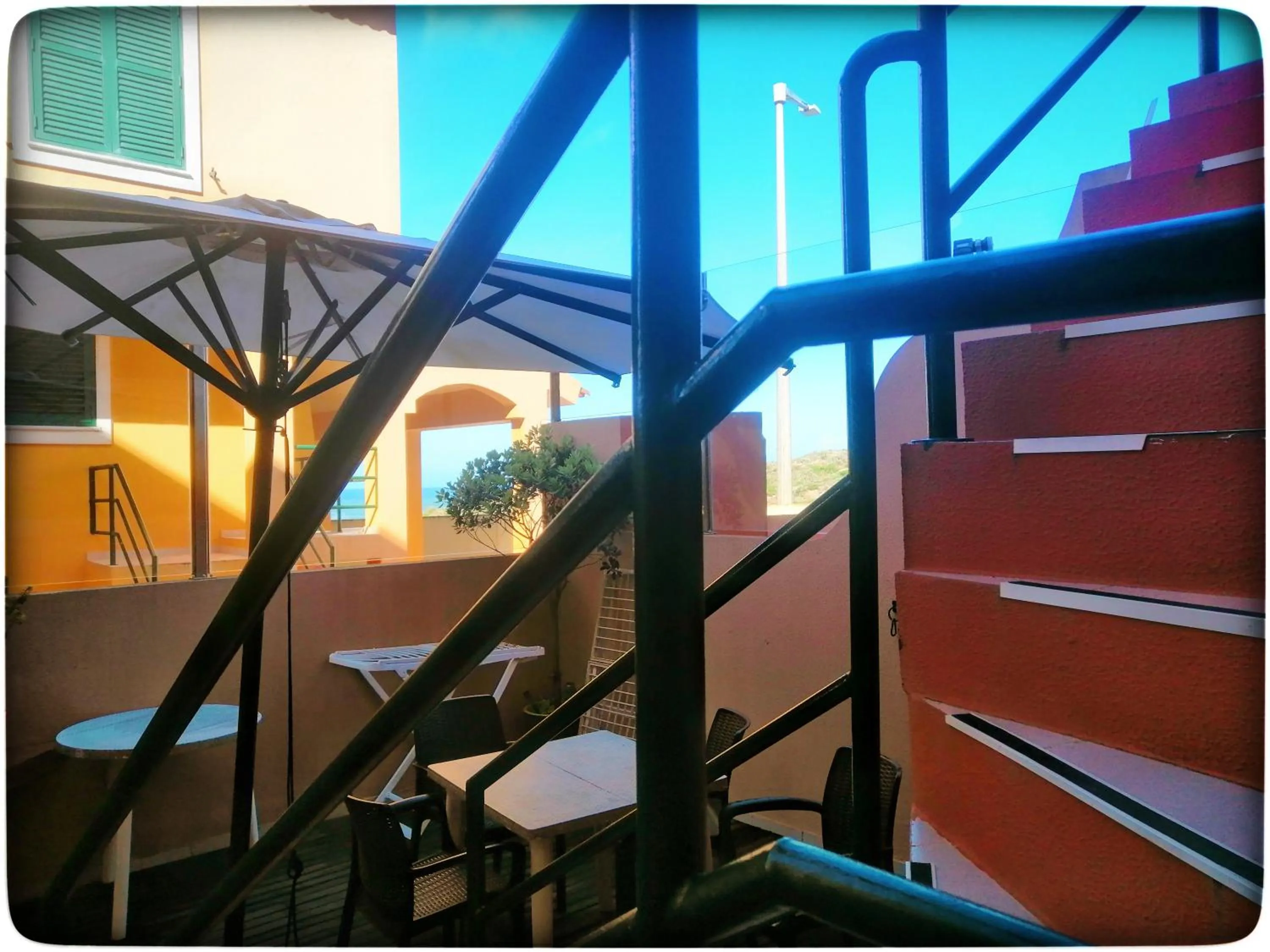 Balcony/Terrace in Supertubos Beach Hostel