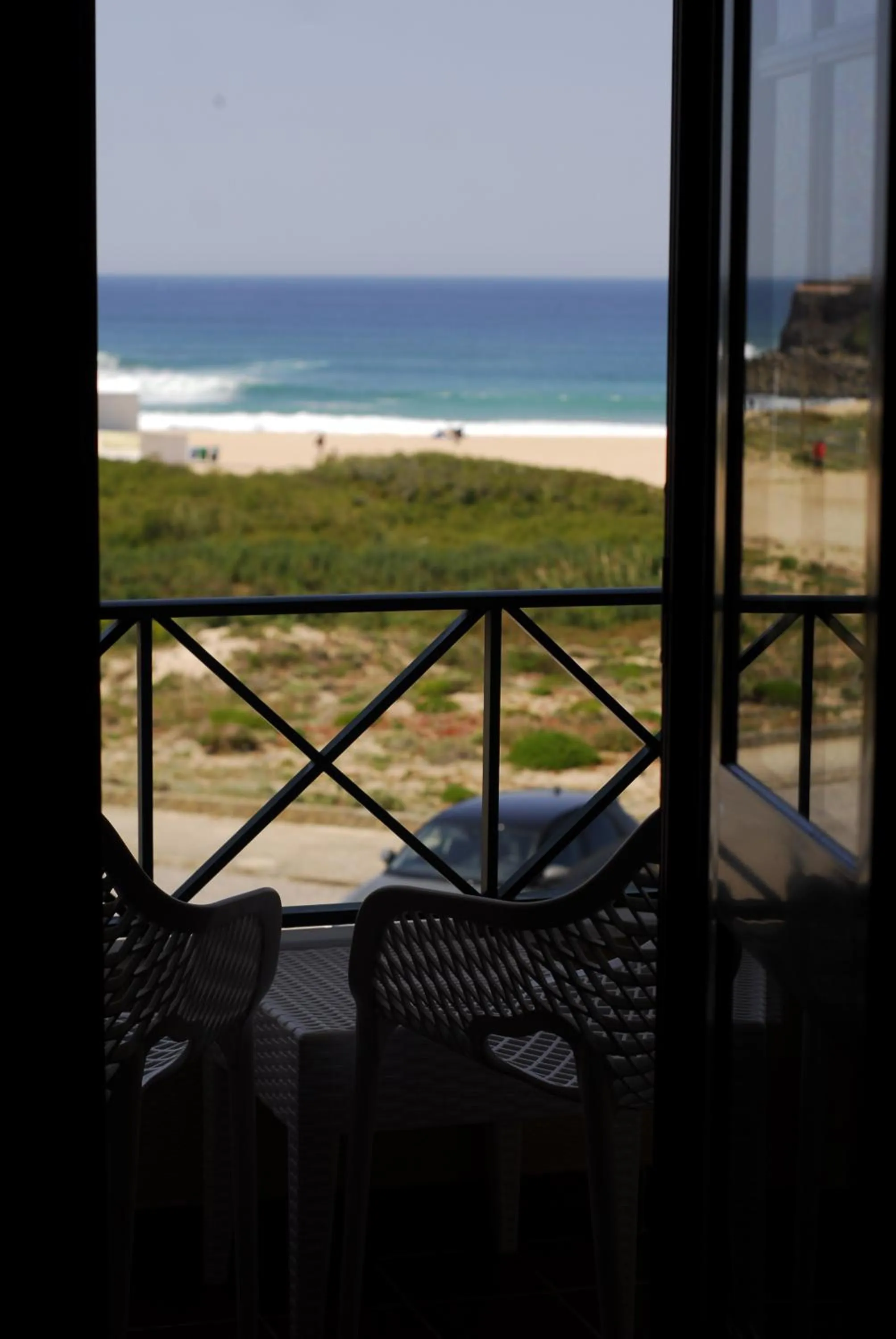 Balcony/Terrace in Supertubos Beach Hostel