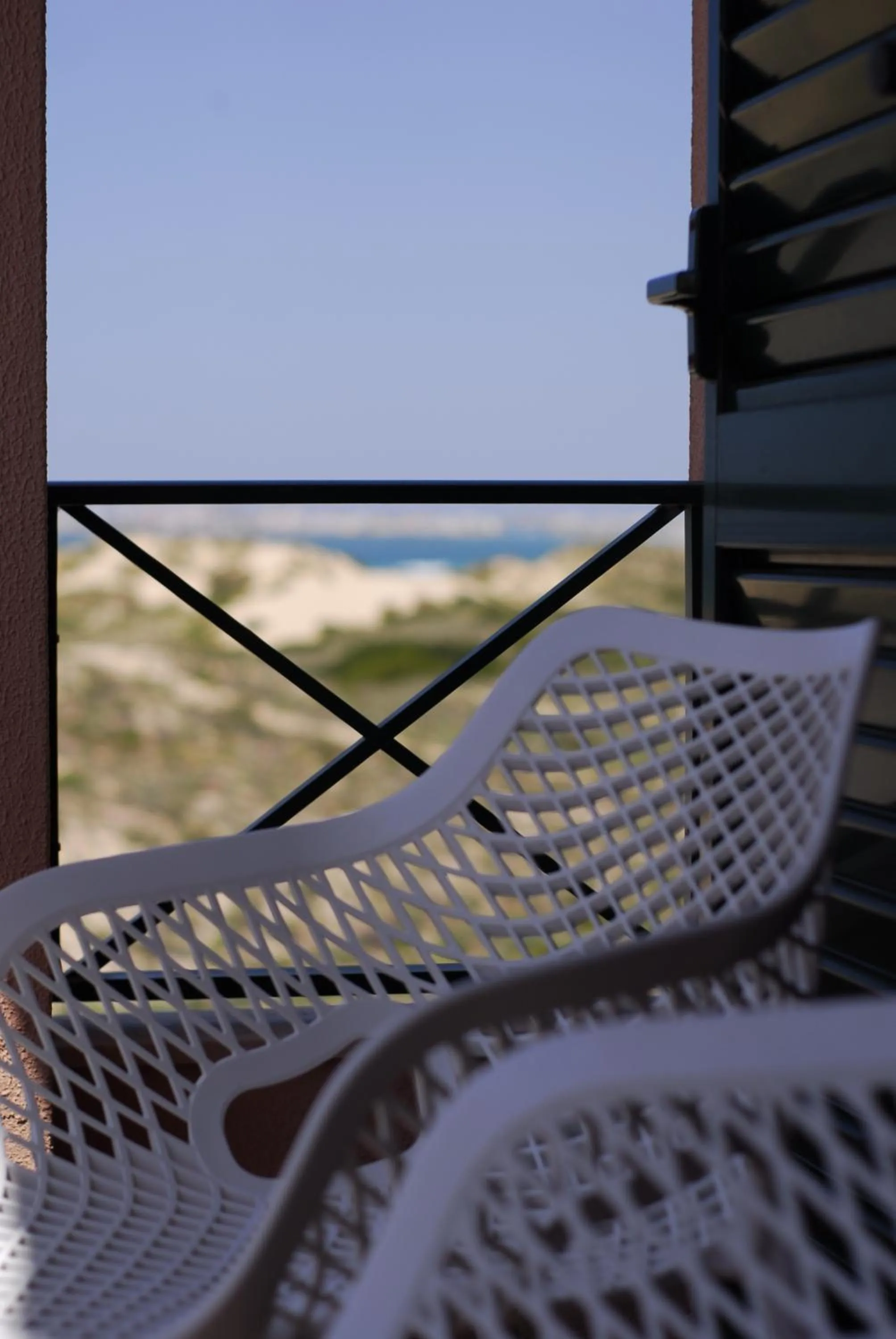 Balcony/Terrace in Supertubos Beach Hostel