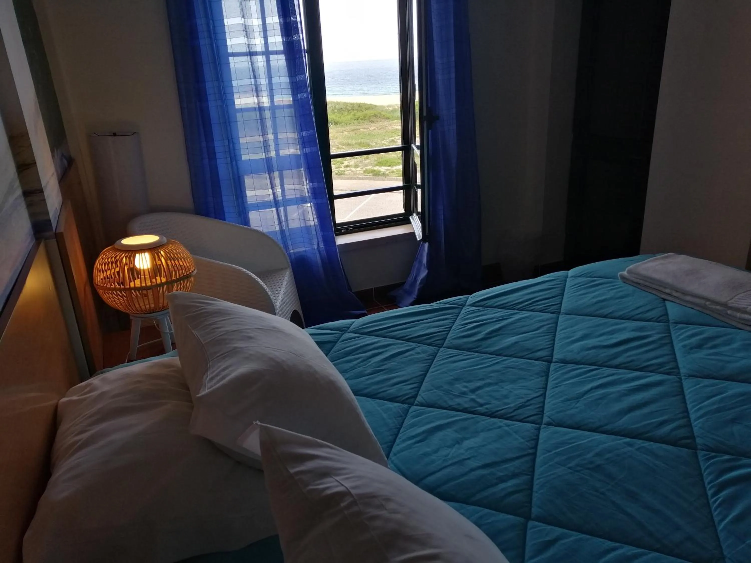 Bedroom, Bed in Supertubos Beach Hostel