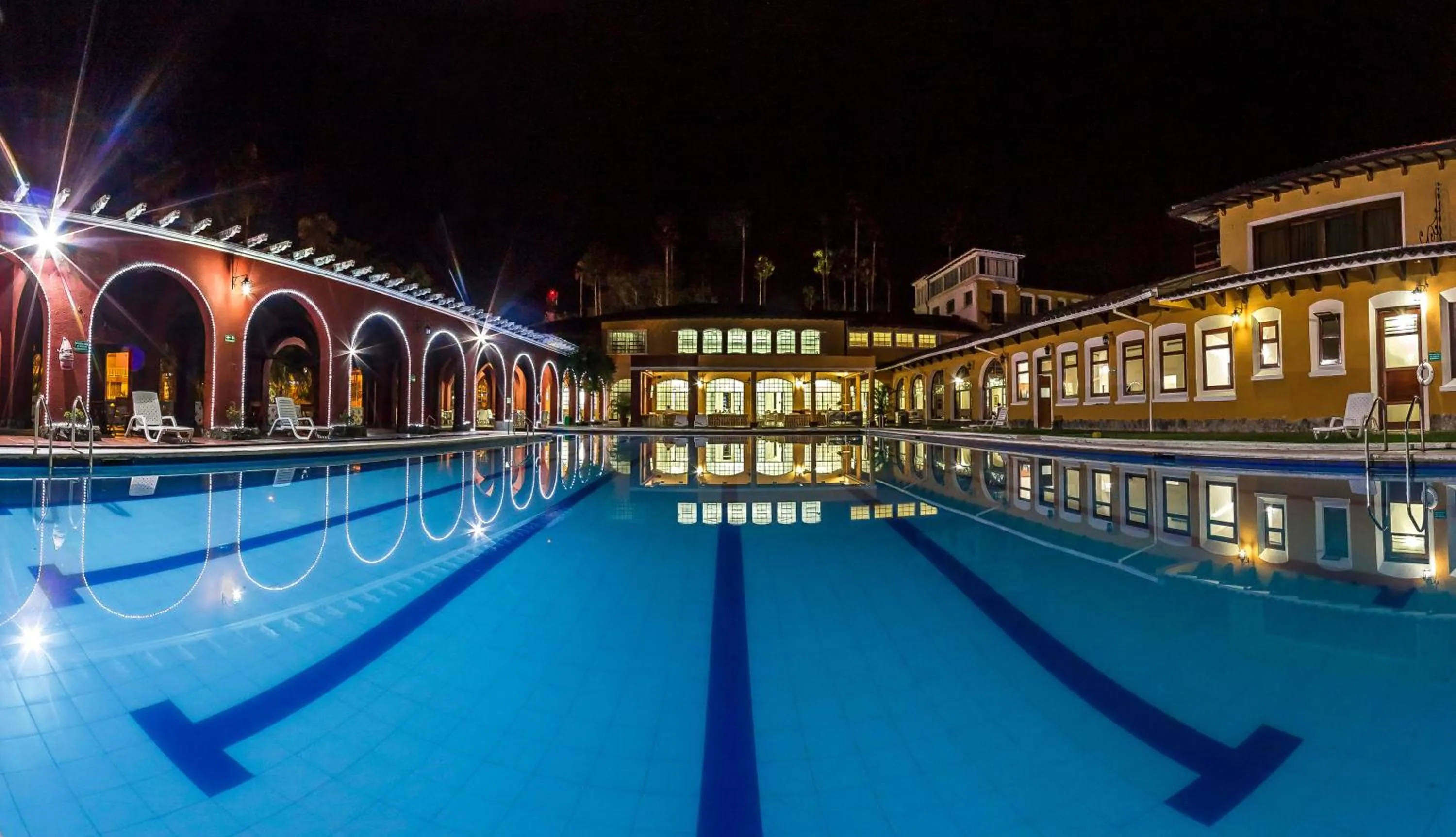 Swimming pool in Hotel Guadalajara