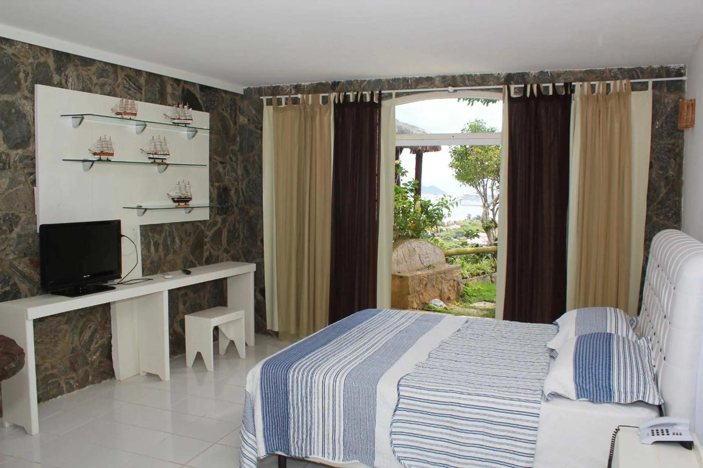 Photo of the whole room in Bella Vista Ocean View