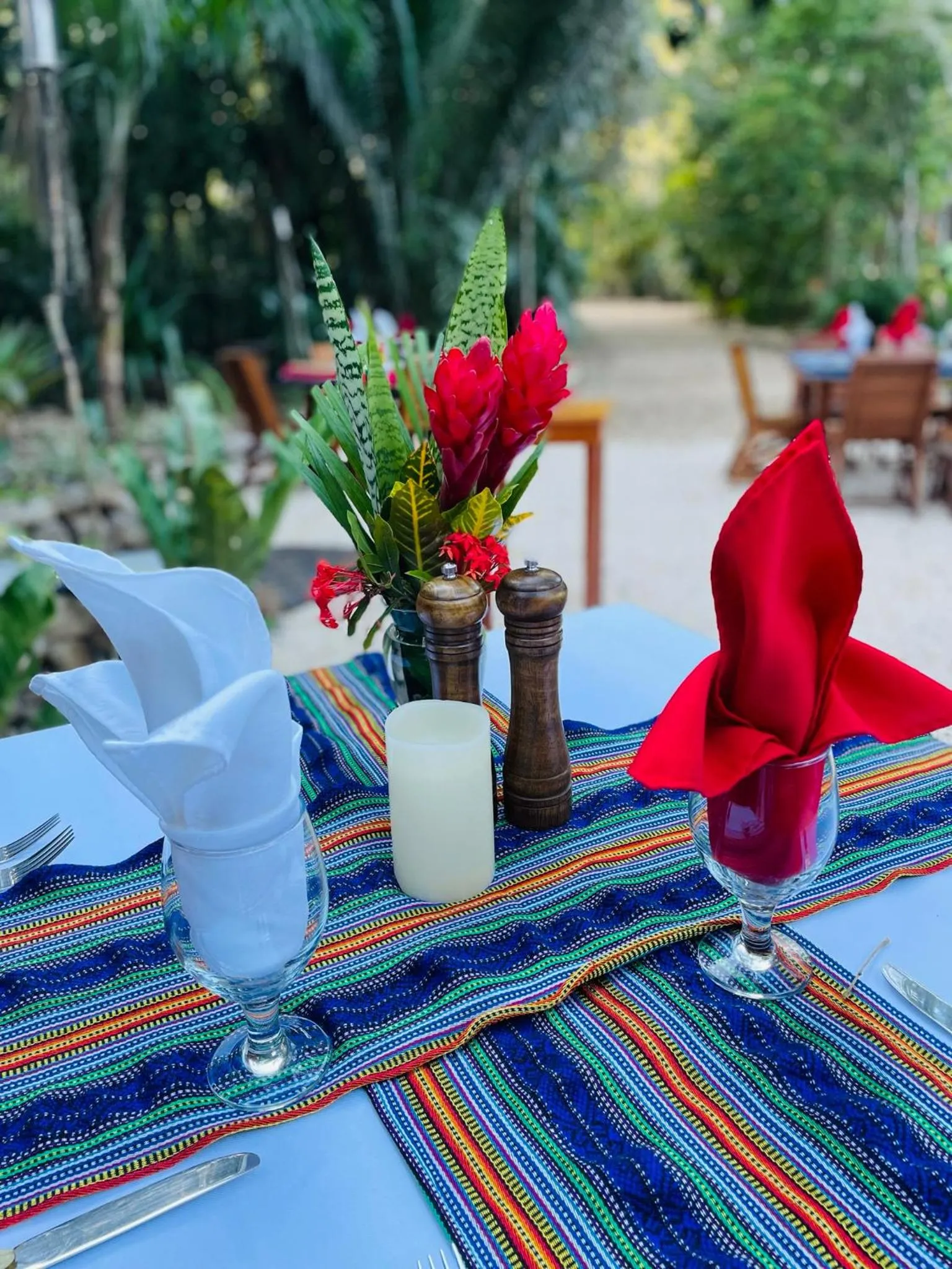 Dining area in Mariposa Jungle Lodge