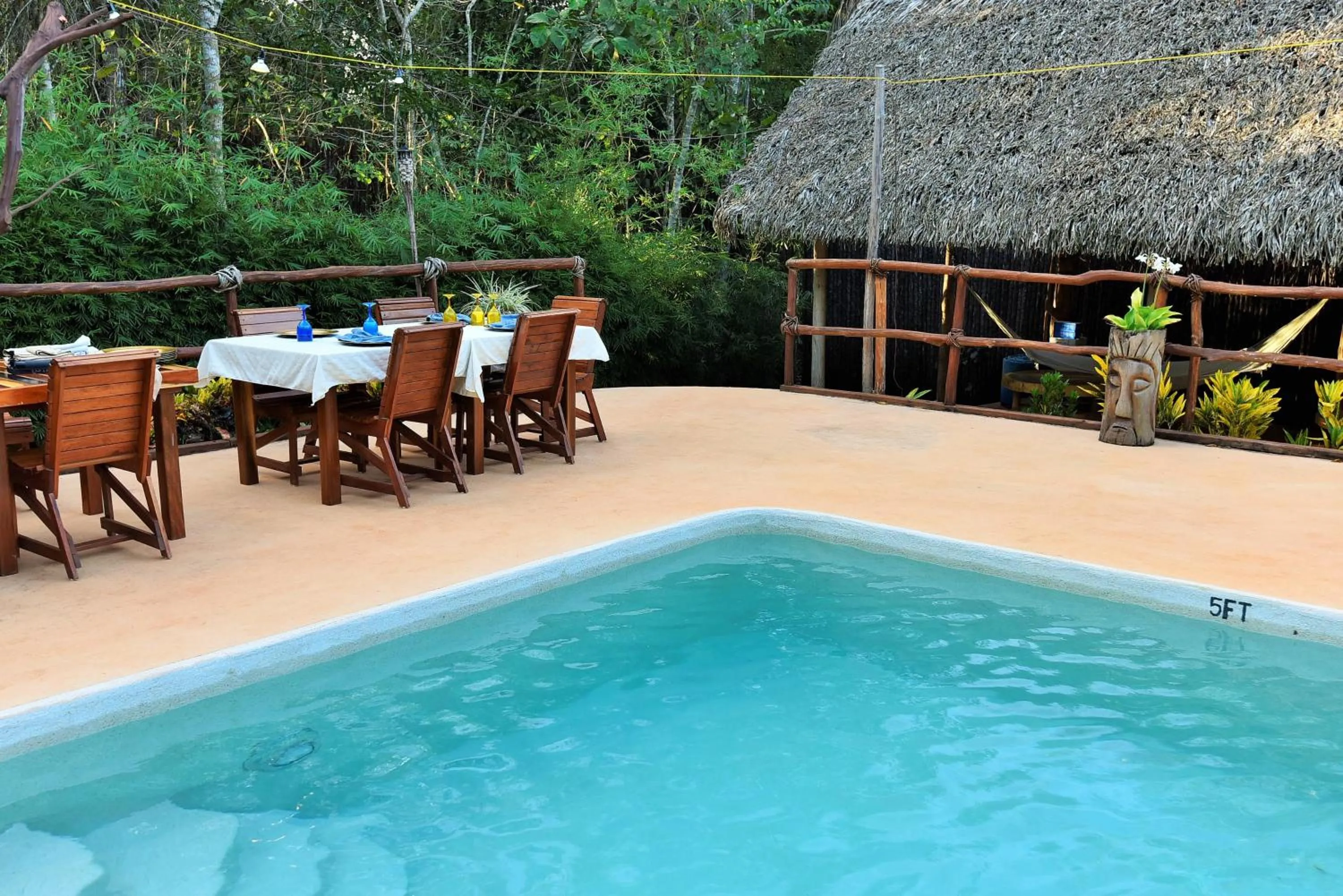Pool view in Mariposa Jungle Lodge