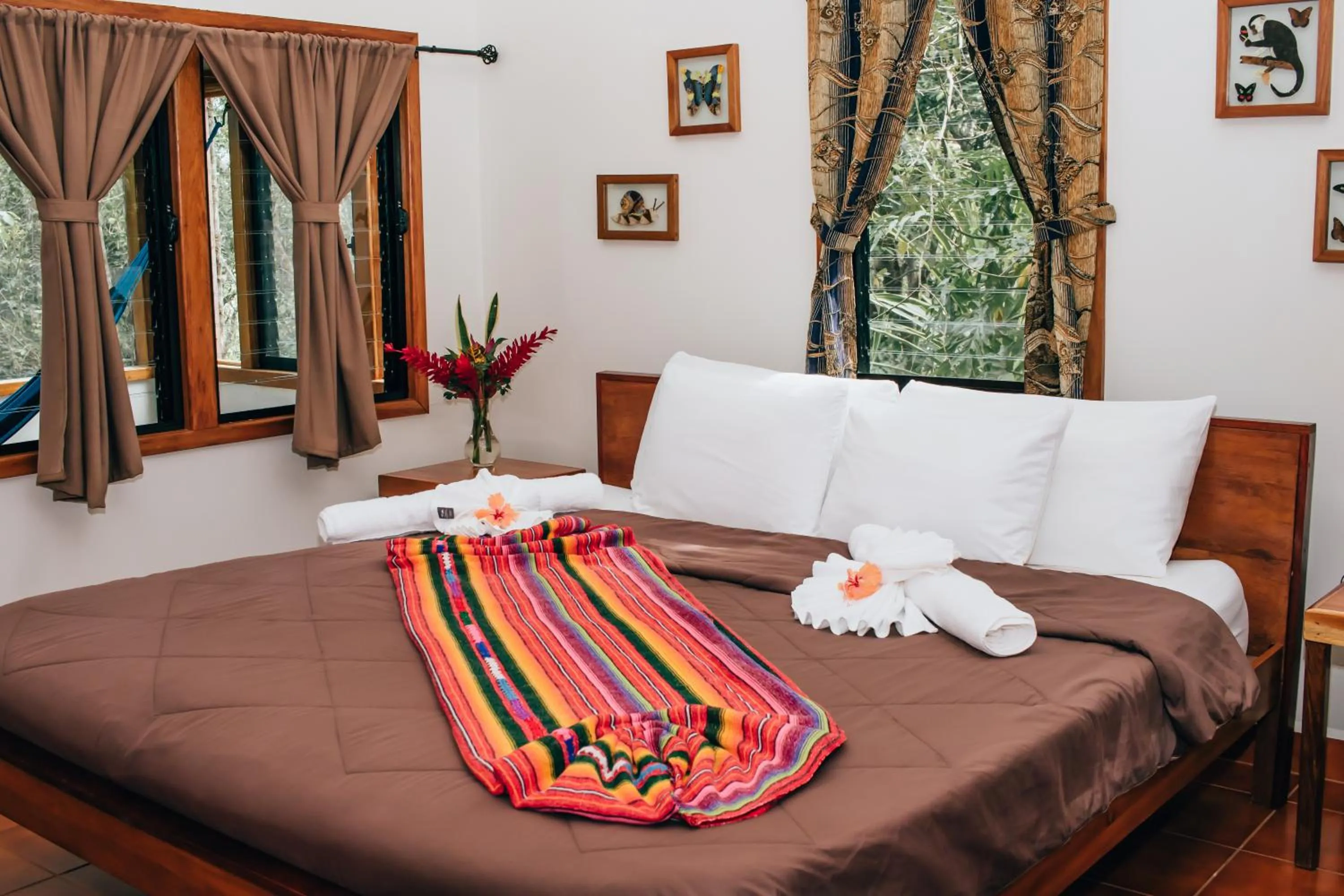 Bedroom, Bed in Mariposa Jungle Lodge