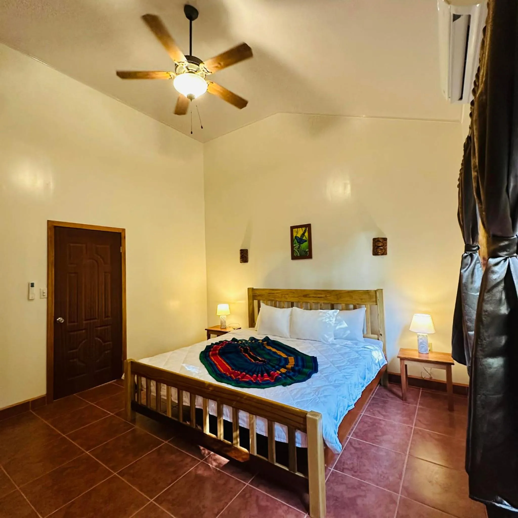 Bed in Mariposa Jungle Lodge