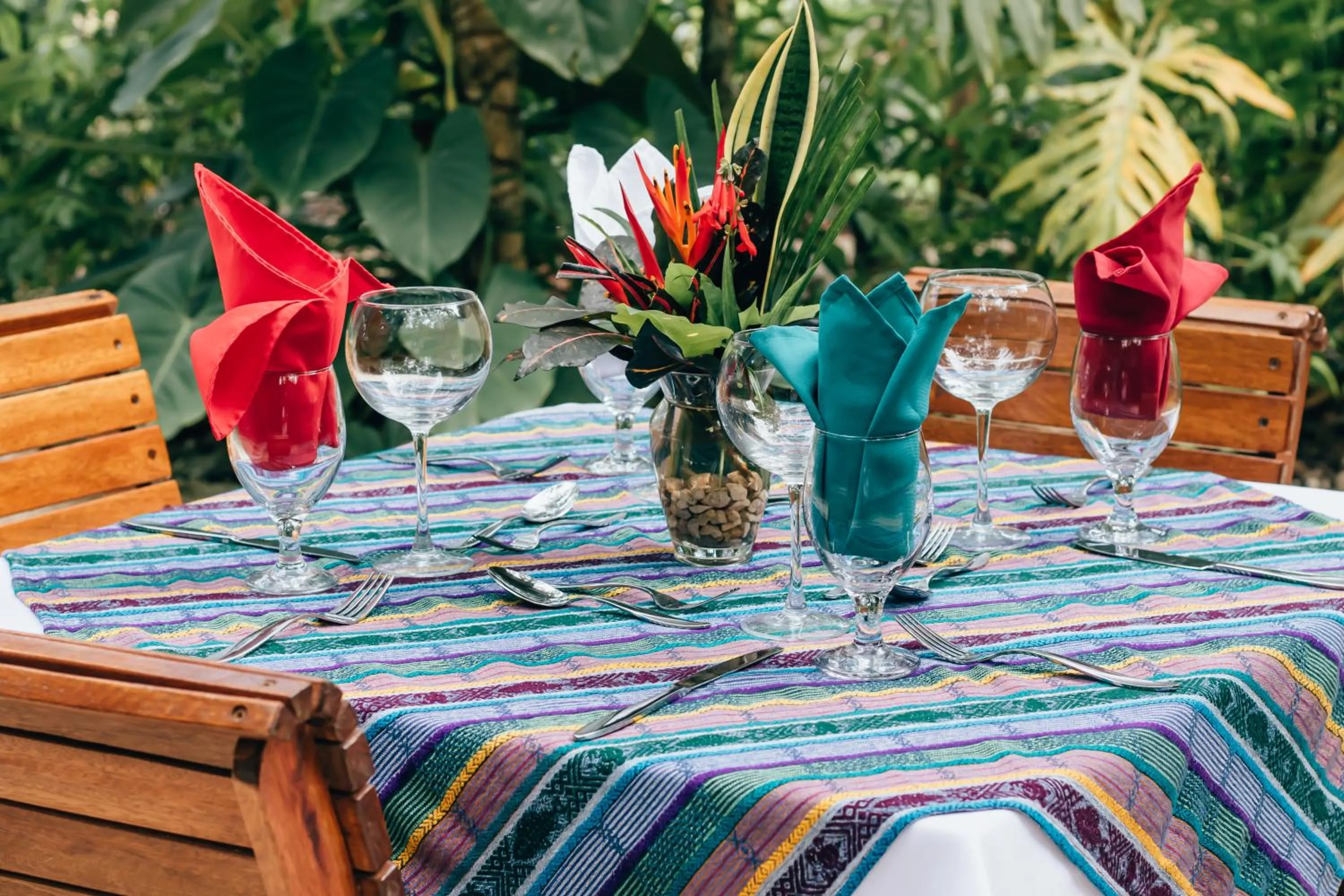 Dining area in Mariposa Jungle Lodge