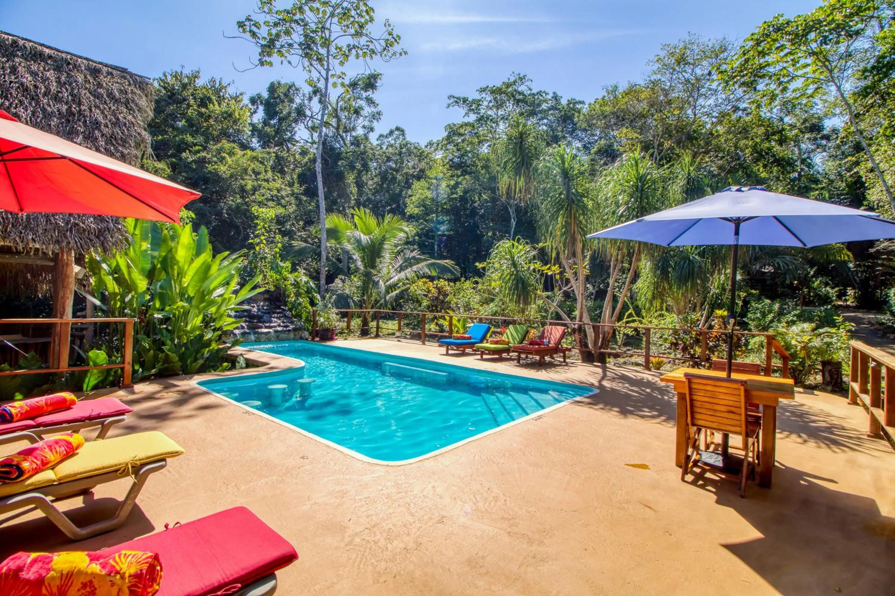 Swimming pool in Mariposa Jungle Lodge