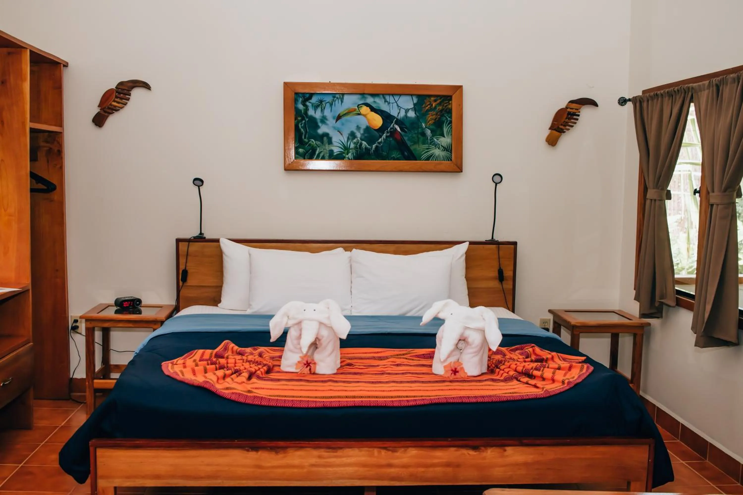 Bed in Mariposa Jungle Lodge