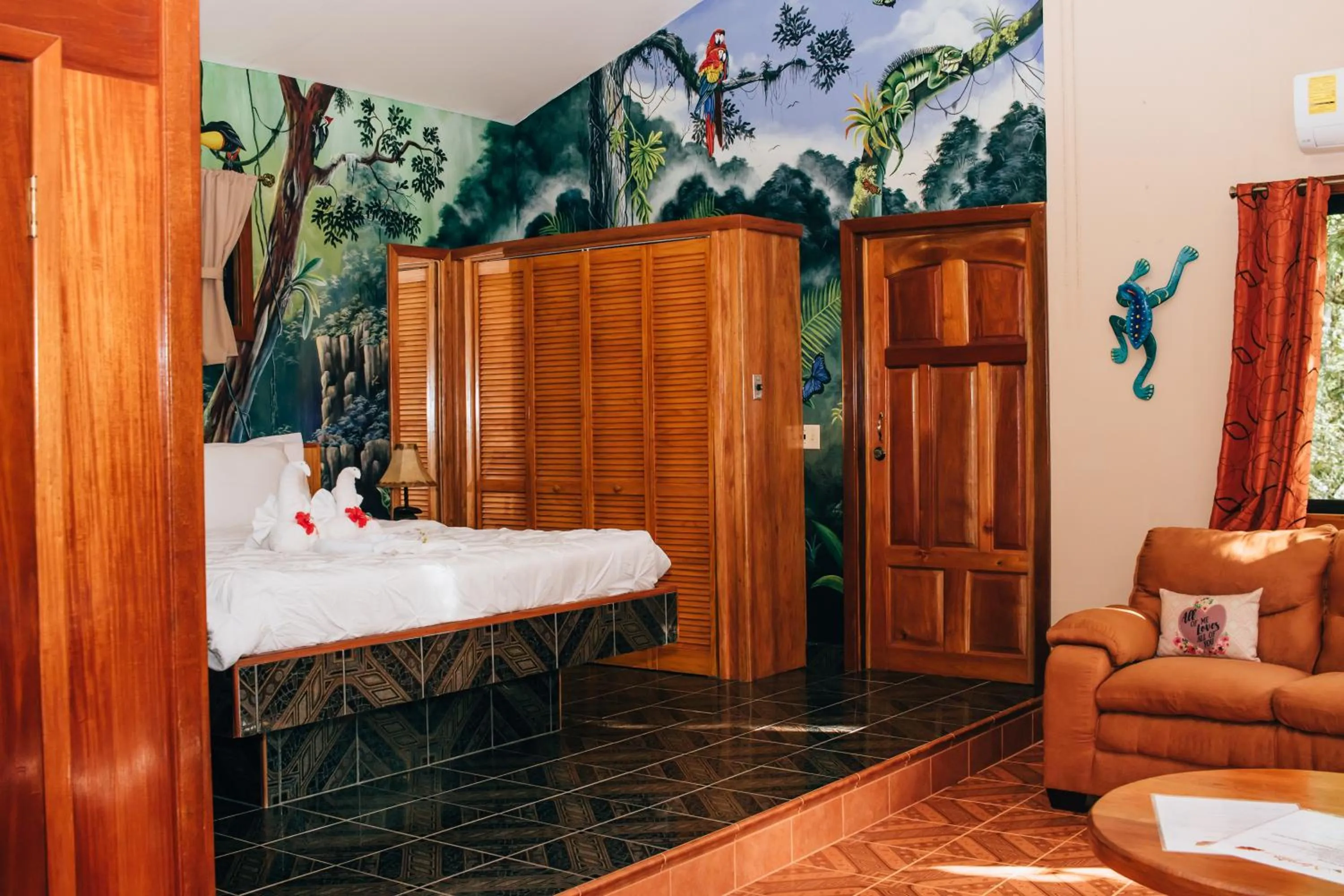 Photo of the whole room in Mariposa Jungle Lodge