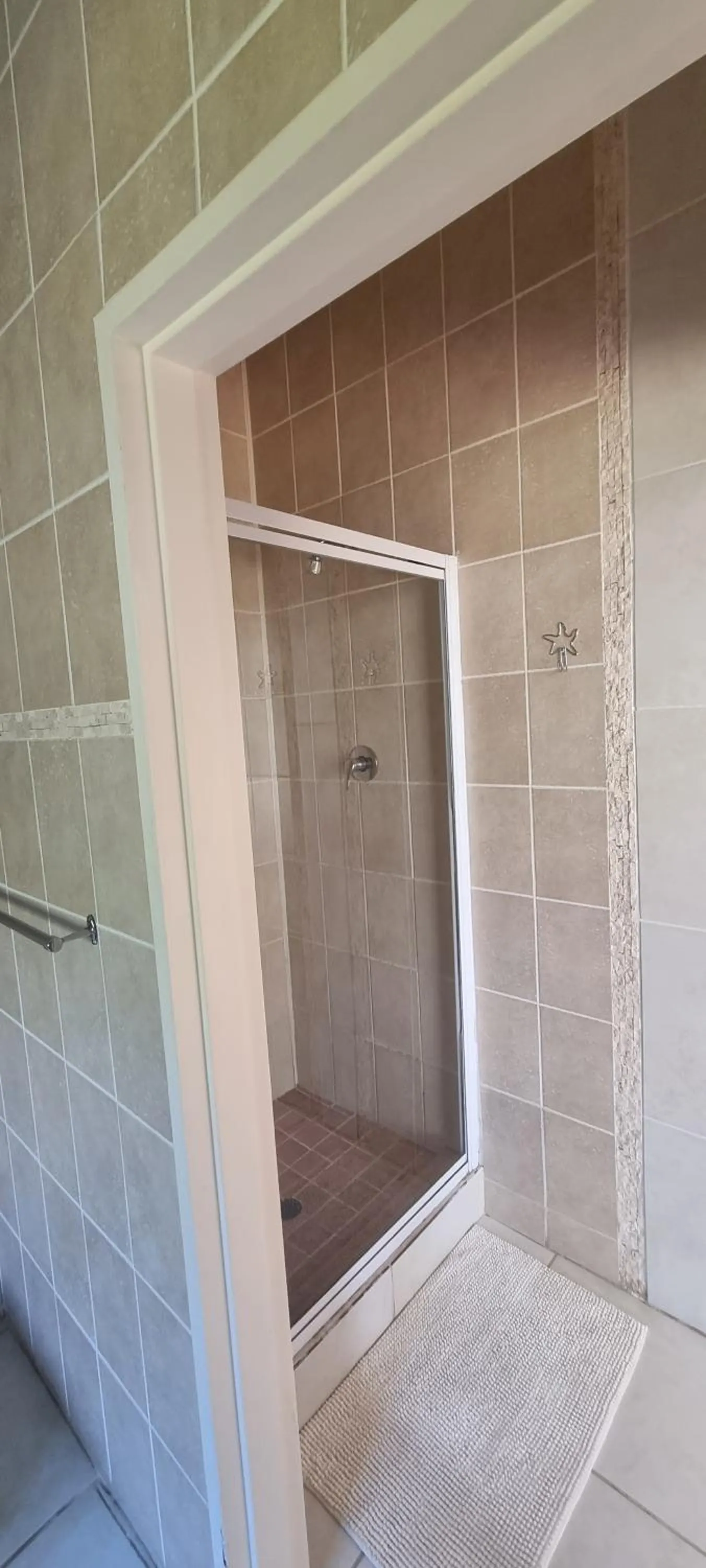 Shower in Frankfort Guesthouse