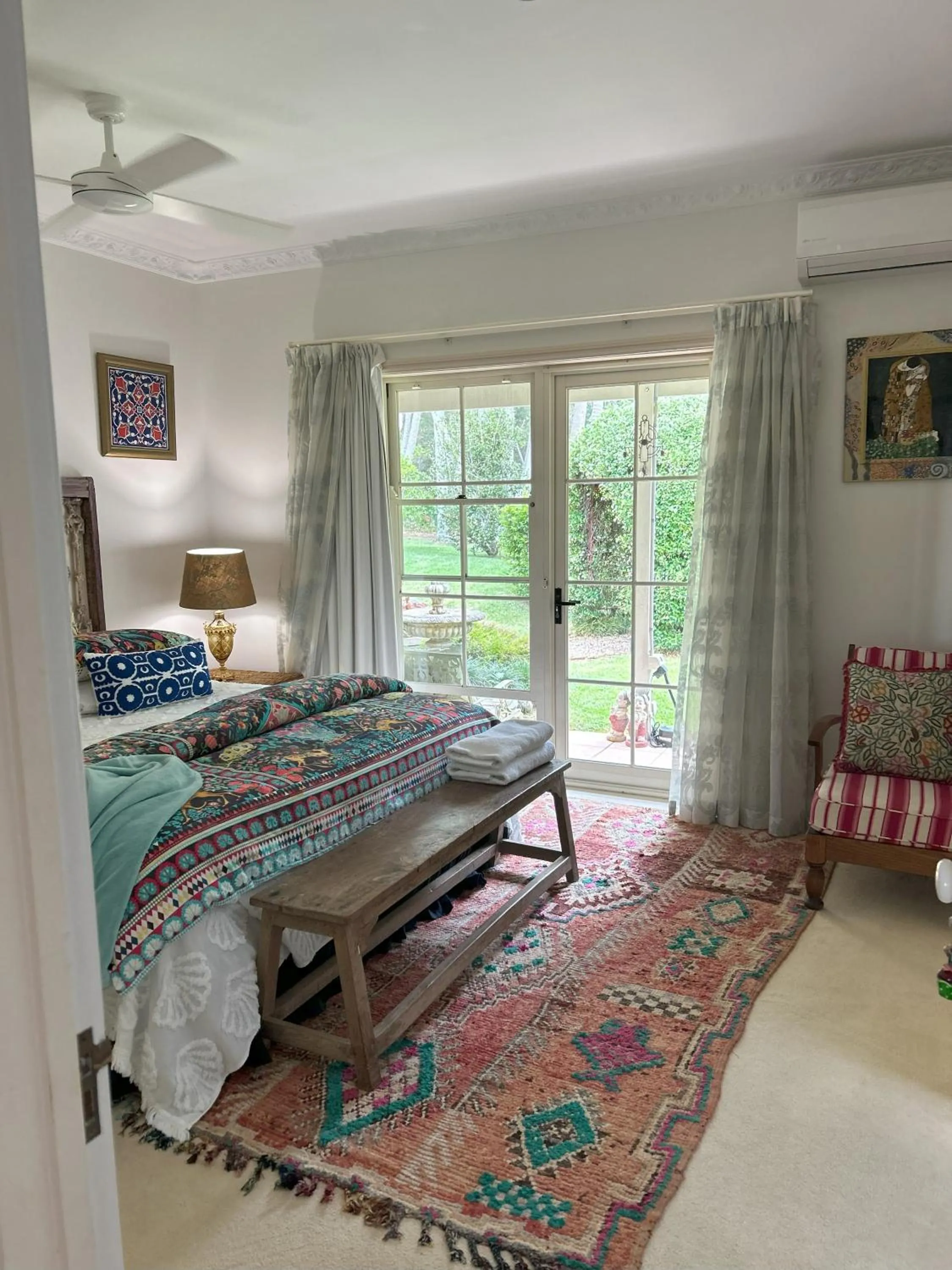 Bed in Noosa Valley Manor B&B