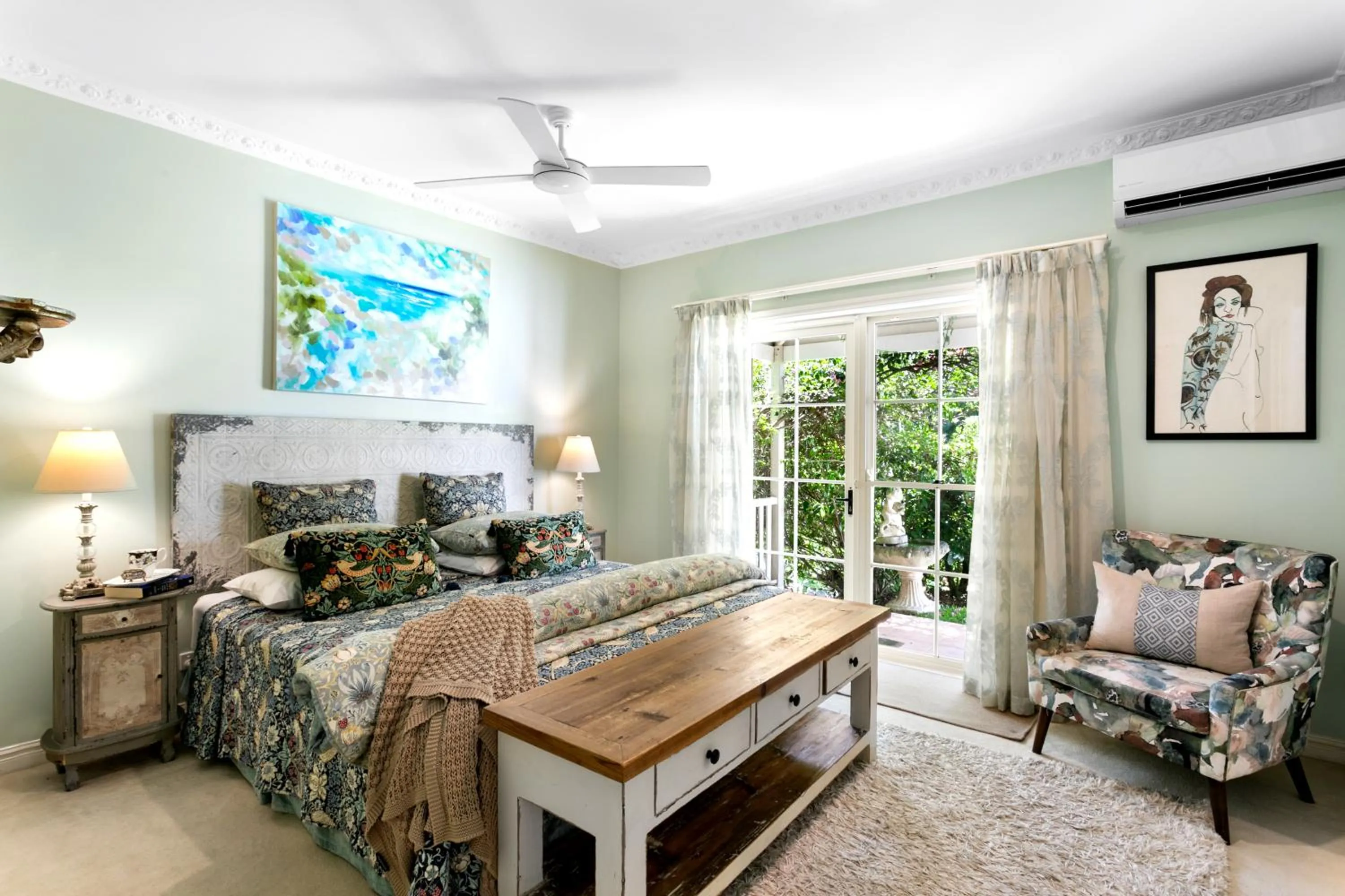 Decorative detail, Bed in Noosa Valley Manor B&B