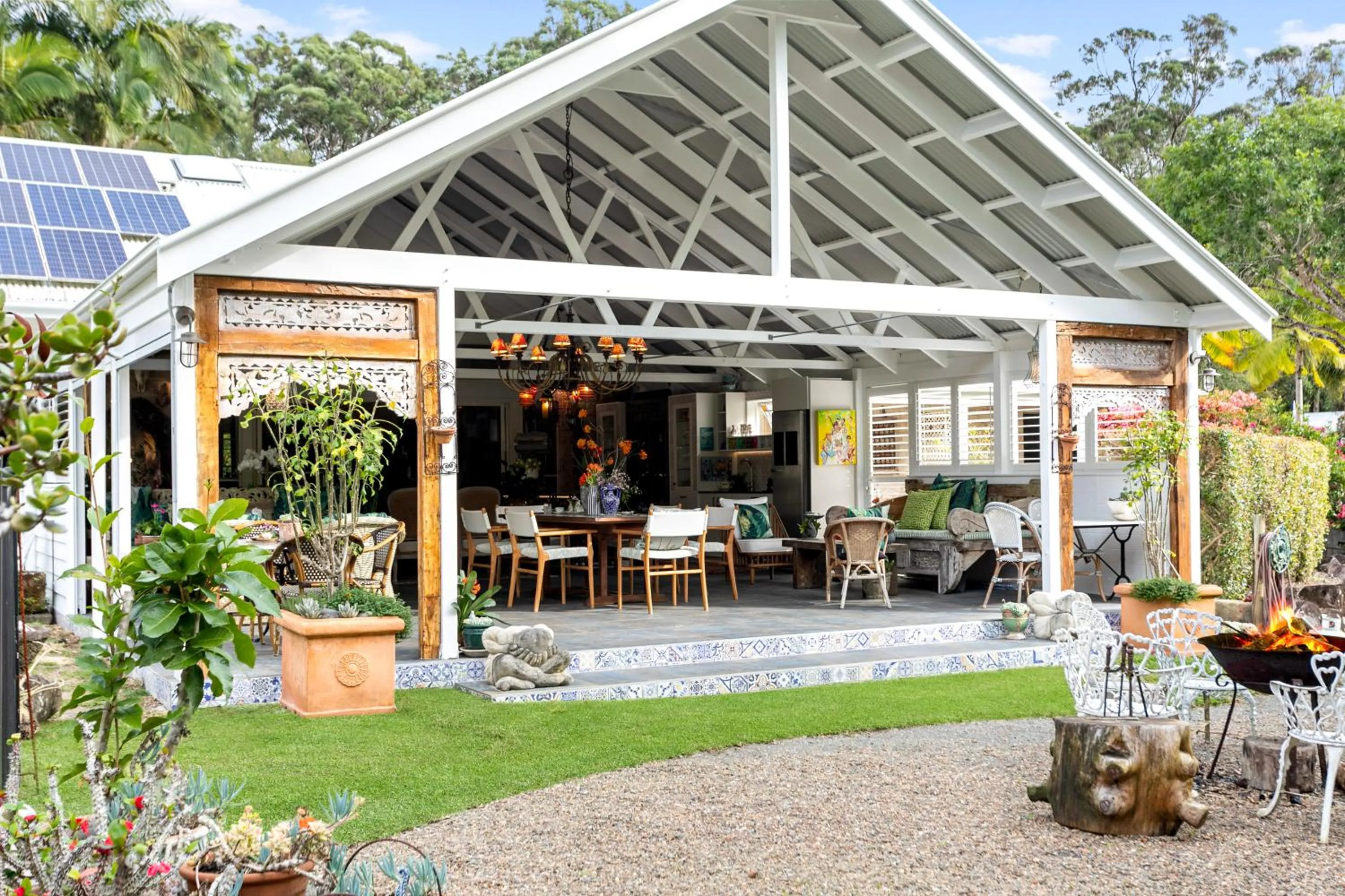 Property building in Noosa Valley Manor B&B