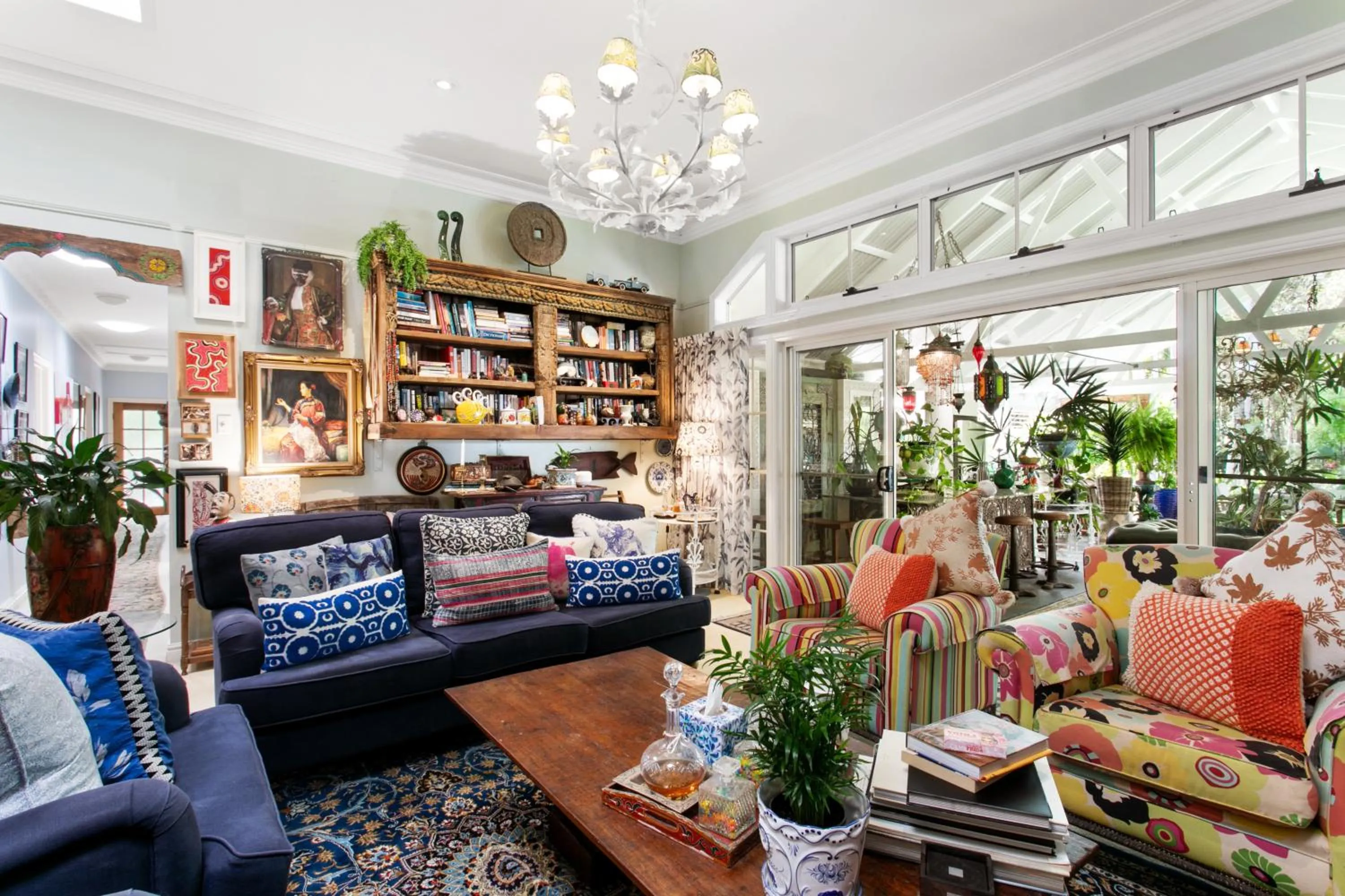 Communal lounge/ TV room in Noosa Valley Manor B&B