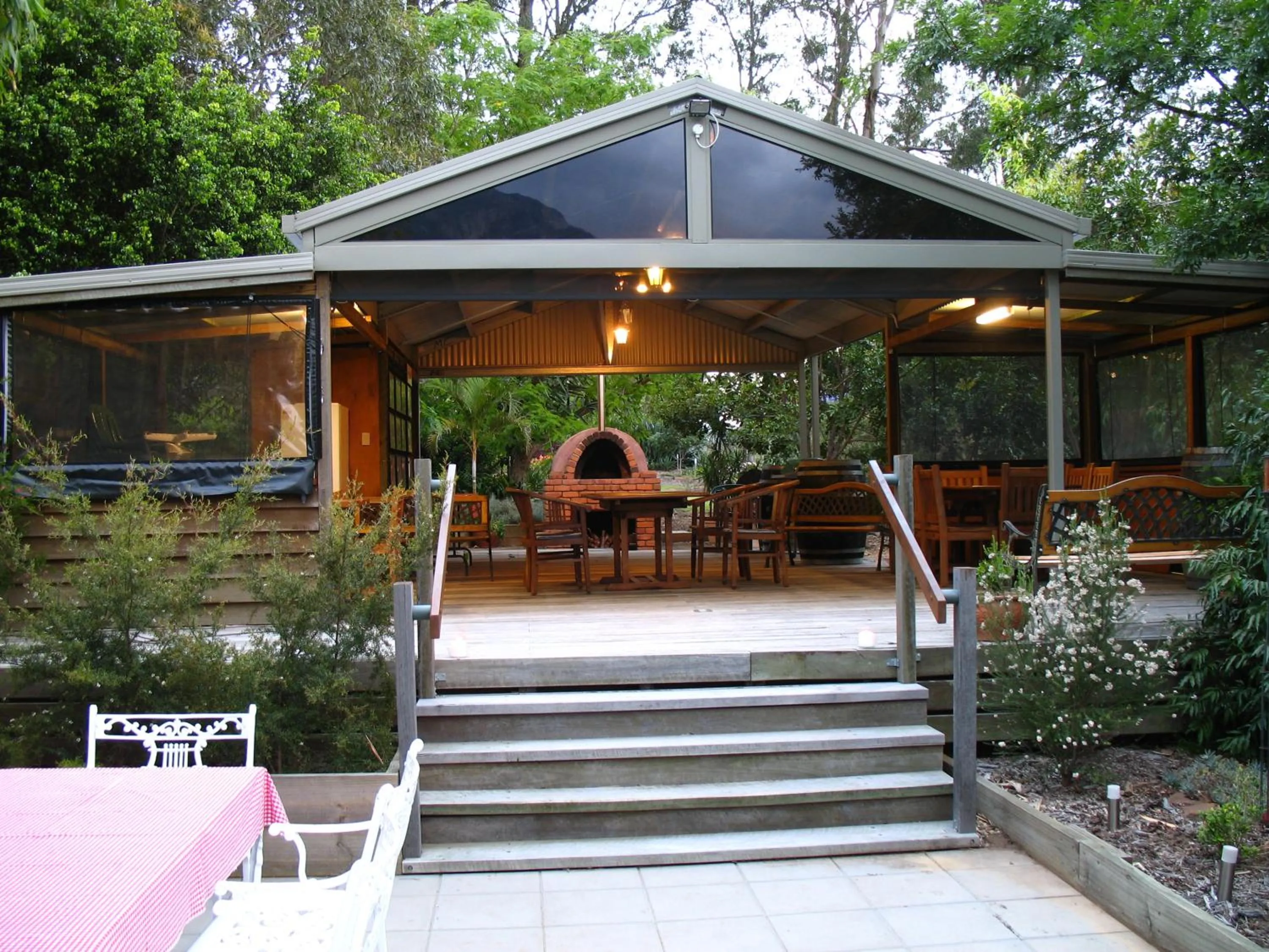 BBQ facilities in Tuckeroo Cottages & Gardens - Blue Wren & Kookaburra