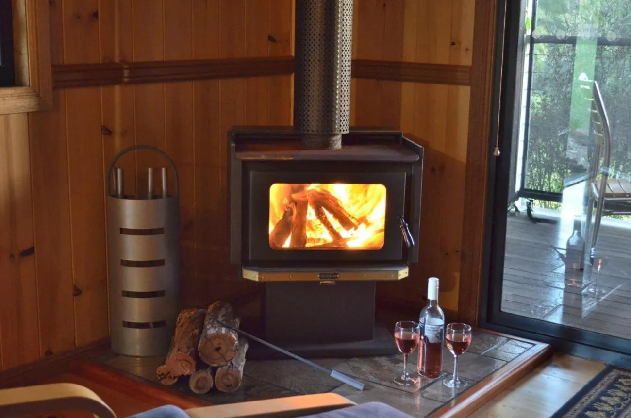 Kookaburra Cottage in Tuckeroo Cottages & Gardens - Blue Wren & Kookaburra