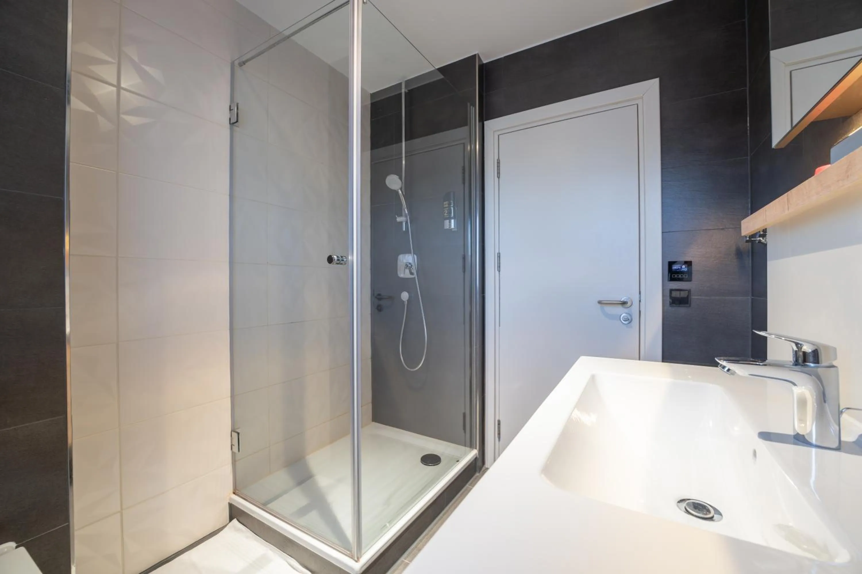 Shower in House of Records