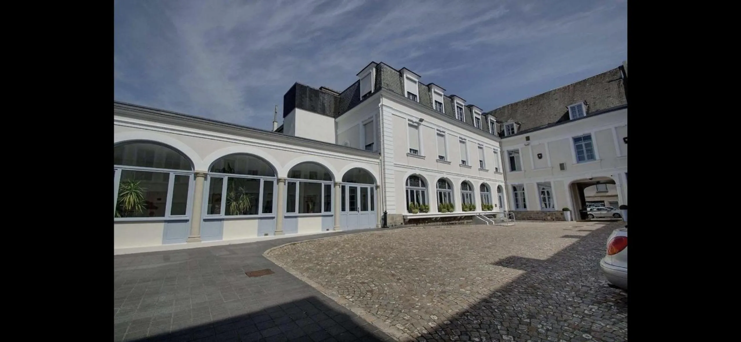 Parking in Hôtel de L'univers