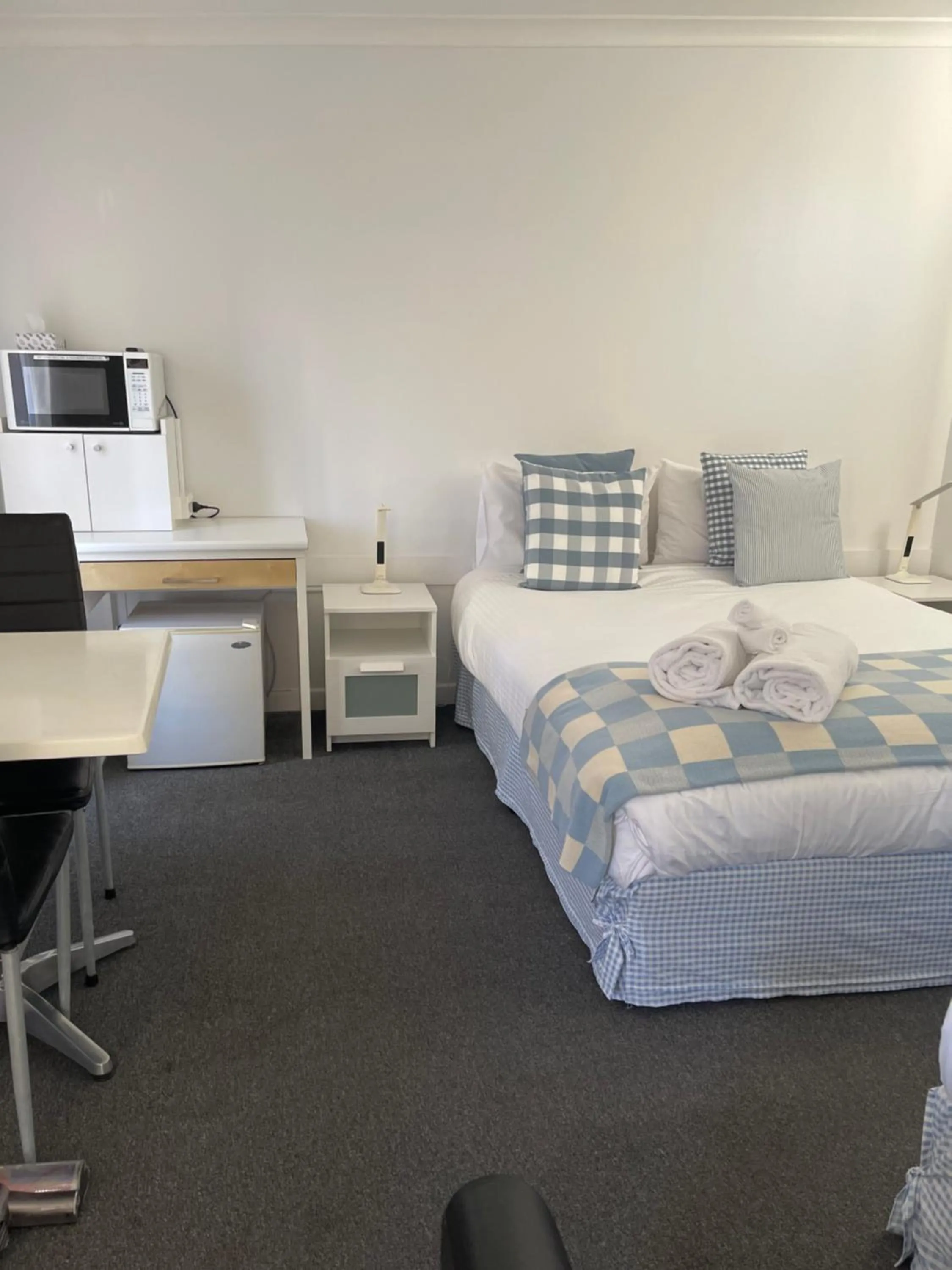 Bed in Euroa Motor Inn