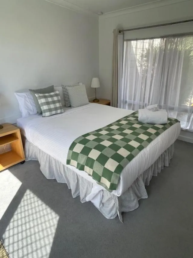 Bed in Euroa Motor Inn