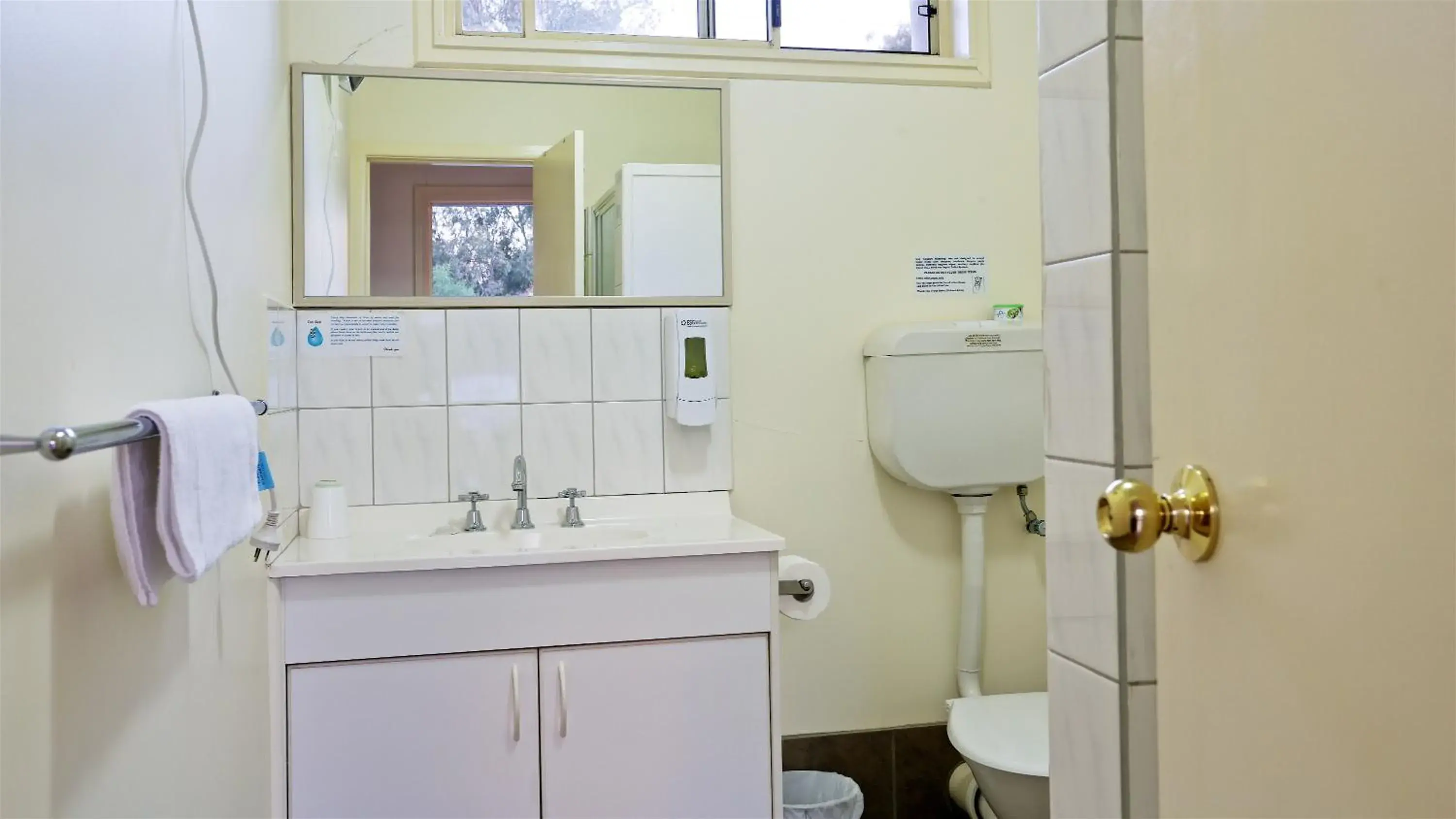 Two-Bedroom Family Room in Euroa Motor Inn Two-Bedroom Family Room in Euroa Motor Inn