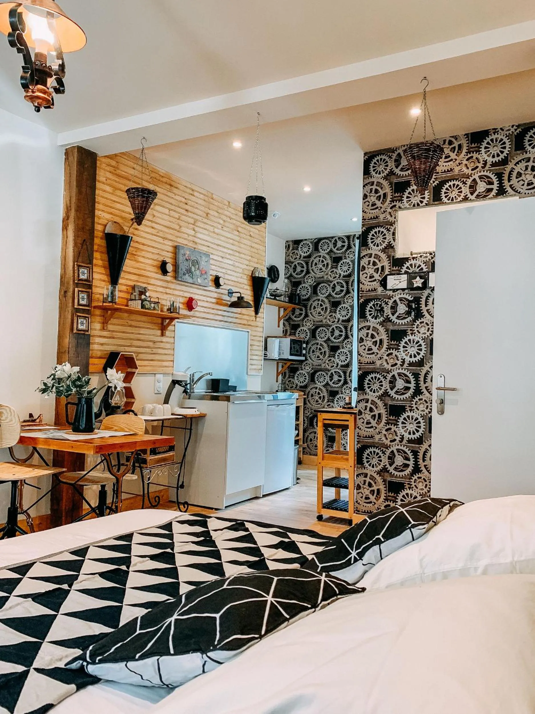 Kitchen or kitchenette, Bed in La villa des souhaits