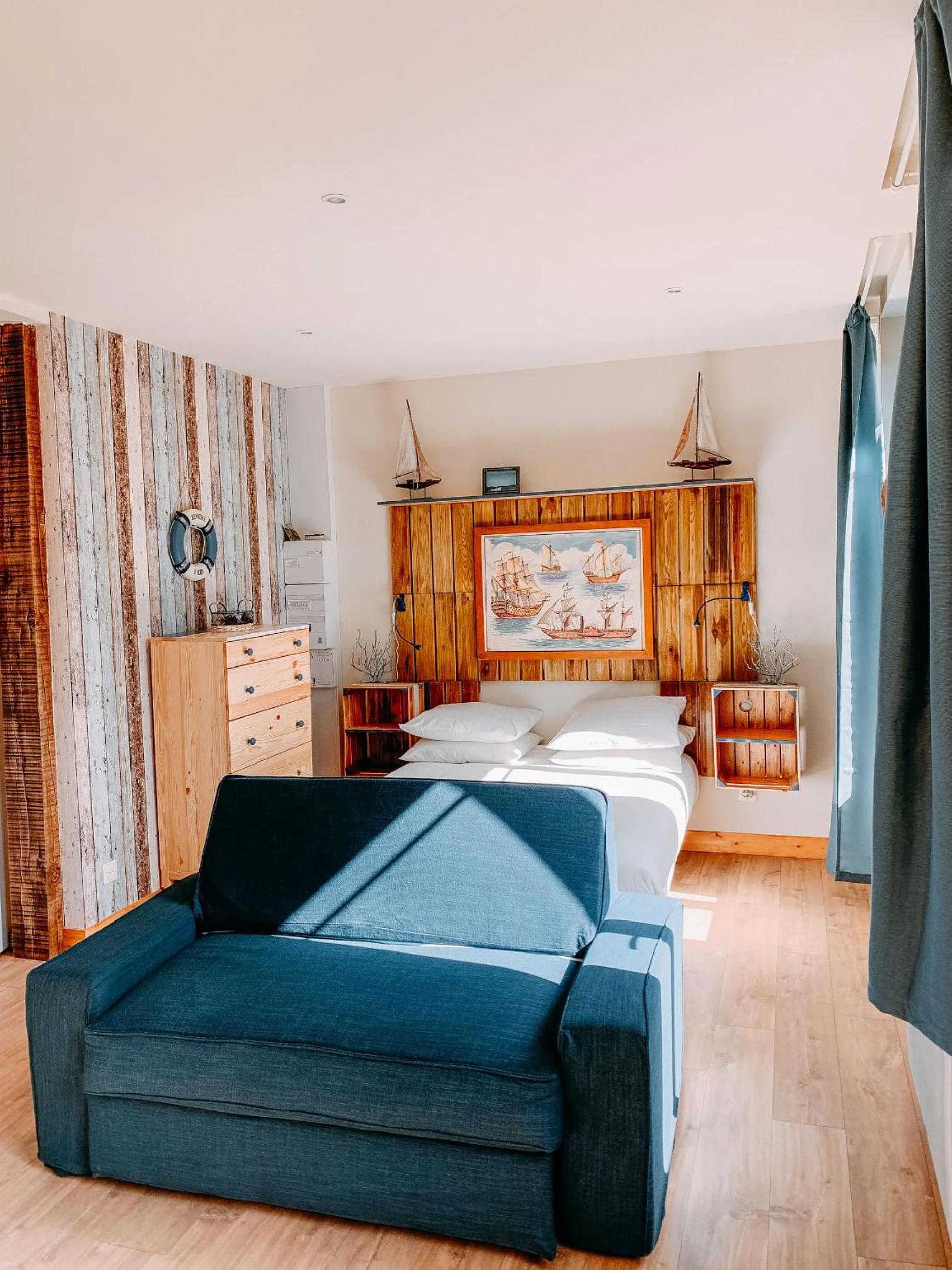 Bedroom, Bed in La villa des souhaits