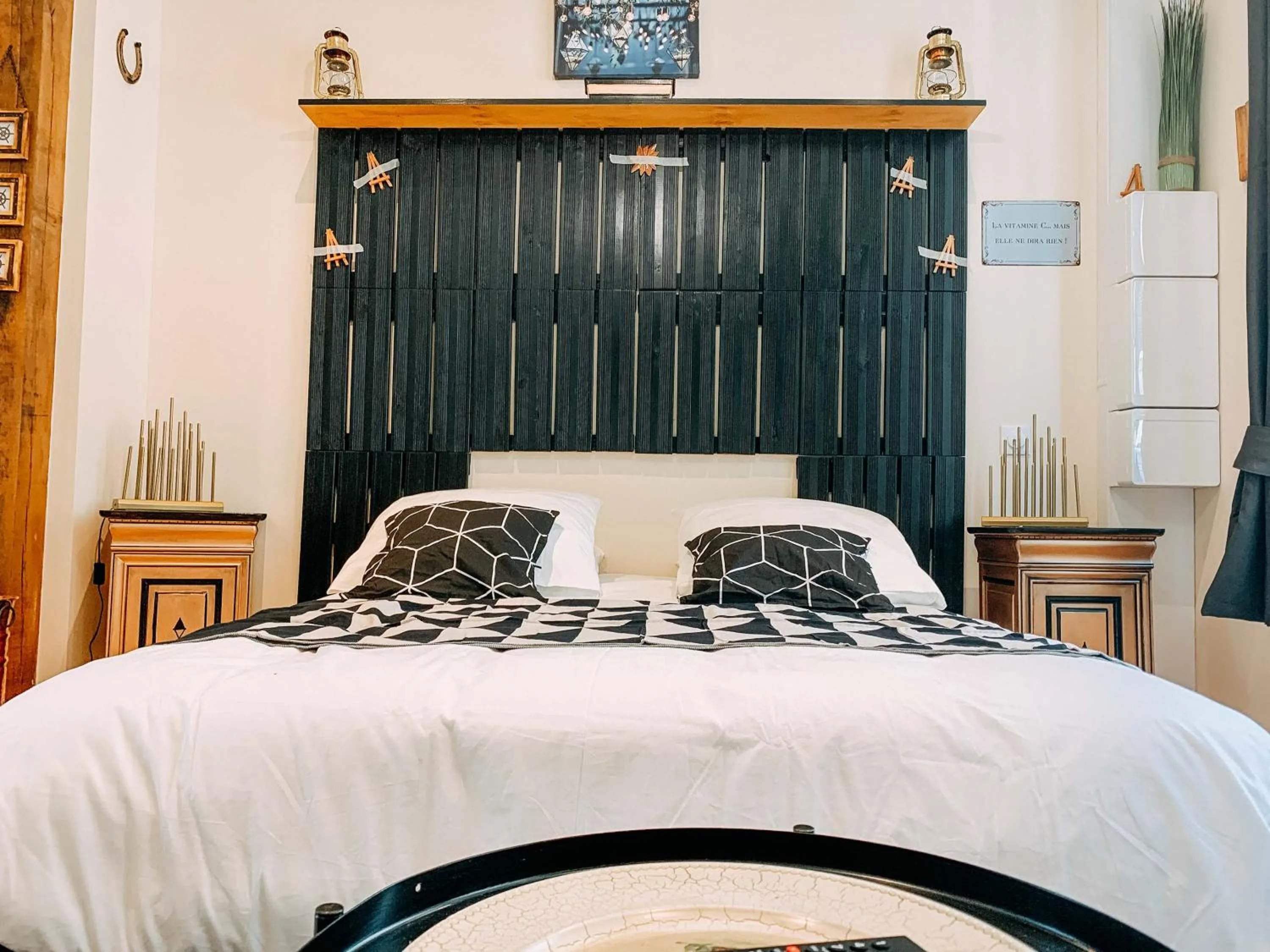 Bedroom, Bed in La villa des souhaits